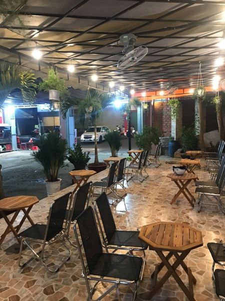 Sang quán Coffee pha máy mặt tiền đường Nguyễn Oanh ngang 15m,diện tích quán: 70m2.Chỗ để xe rộng rãi thoáng mát. Đối diện là tiệm rửa xe.