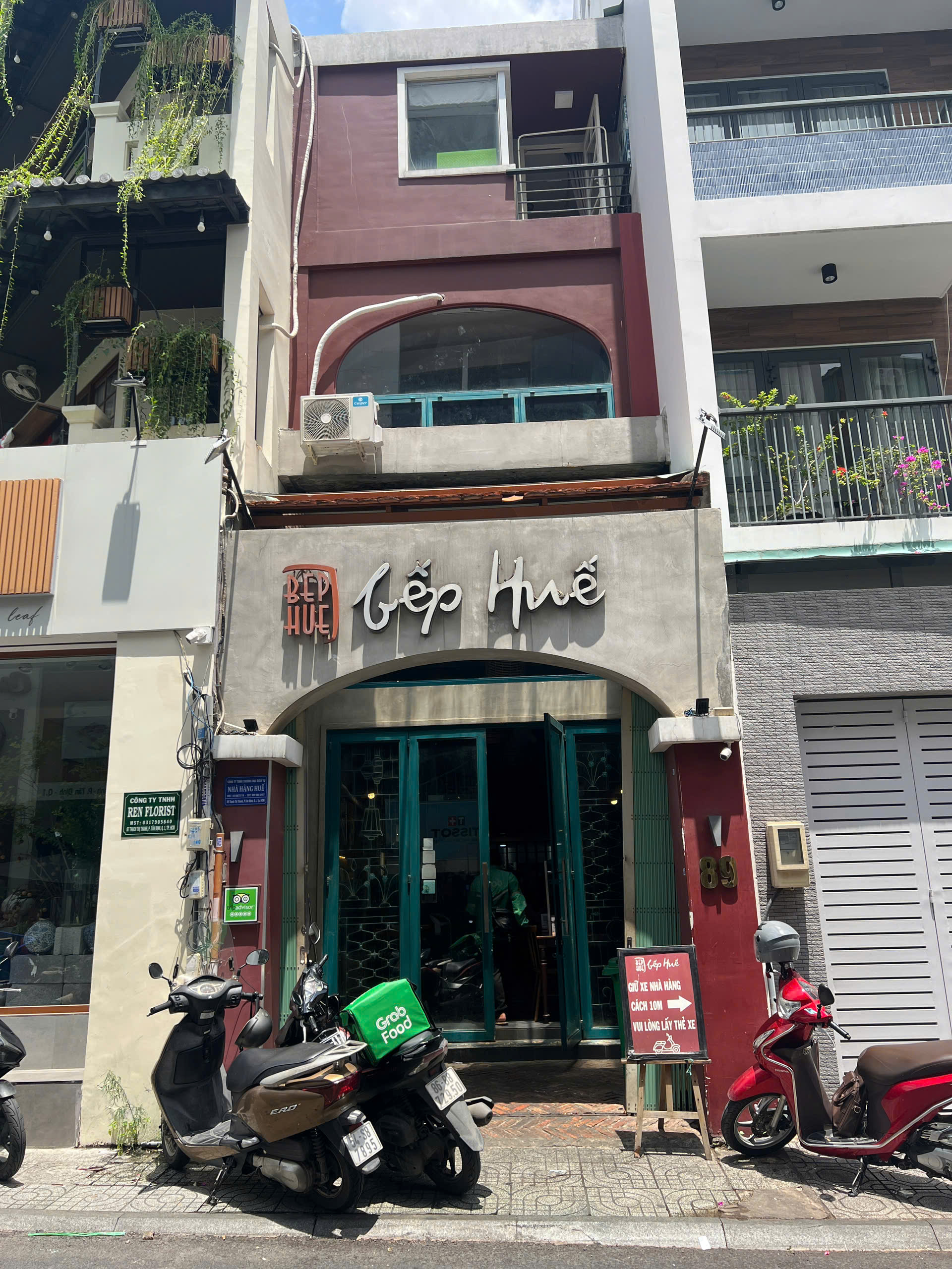 SANG NHƯỢNG MÔ HÌNH ẨM THỰC HUẾ HIỆN ĐẠI – GIỮA TRUNG TÂM QUẬN 1