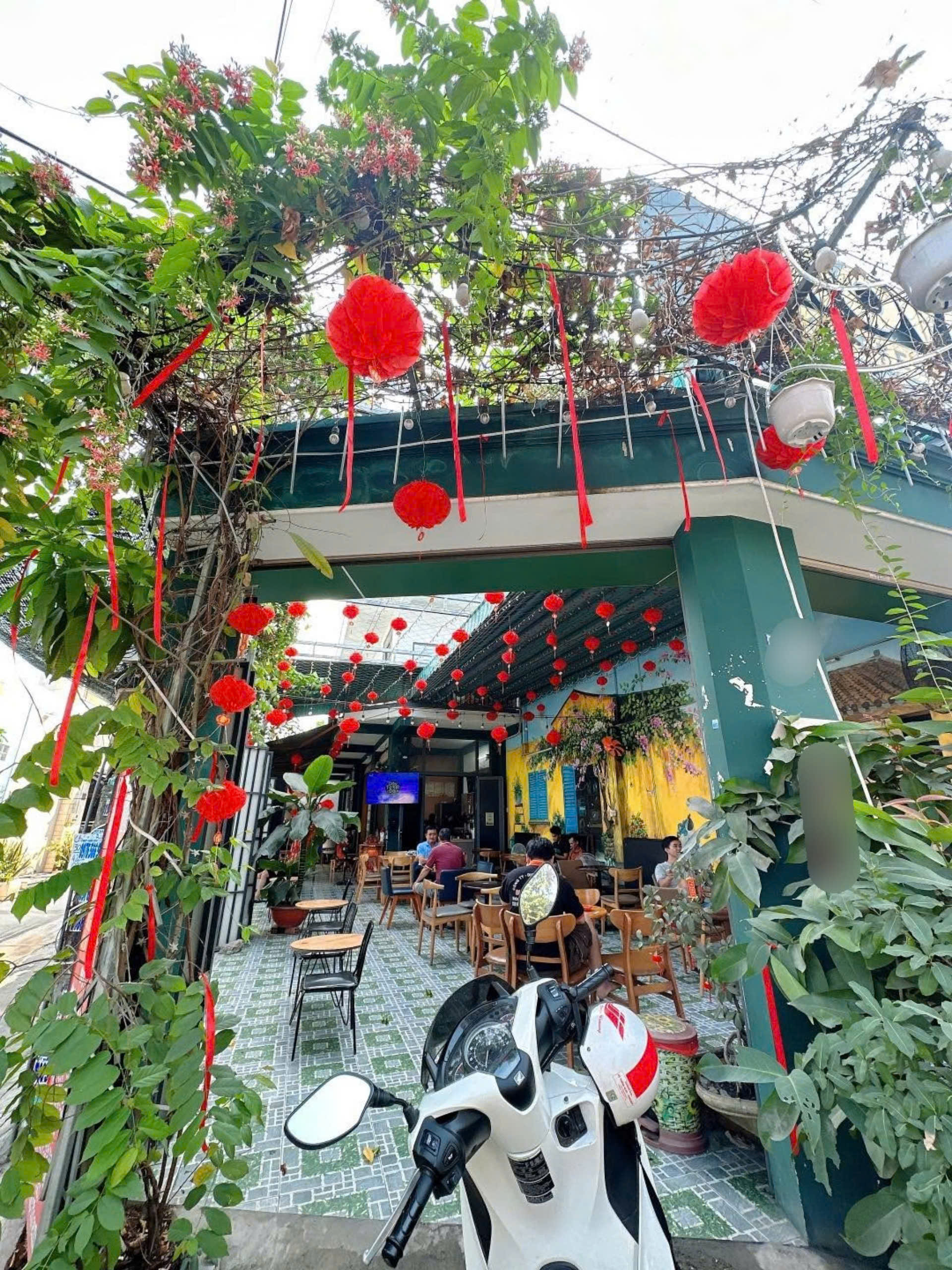 sang quán cafe căn góc 2 mặt tiền, lượng khách ổn định, hoạt động trên 4 năm. Quận Bình Tân