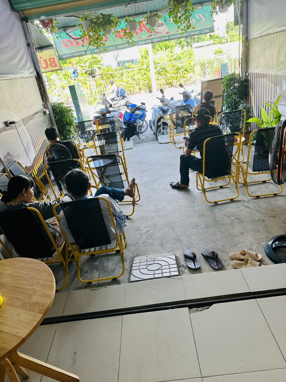 Sang quán caffe ở Bình Tân