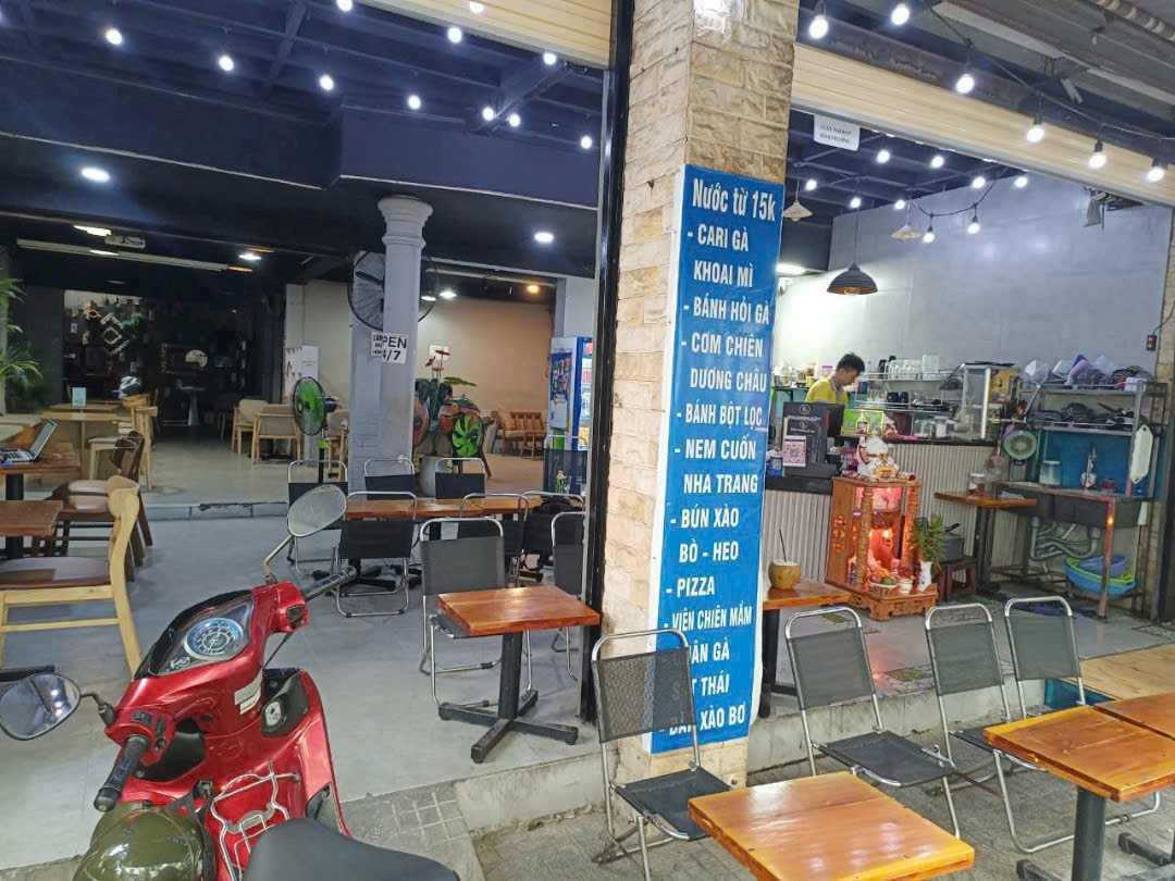 Sang quán cafe đối diện cổng trường Đại học , Phường 25 , Bình Thạnh 