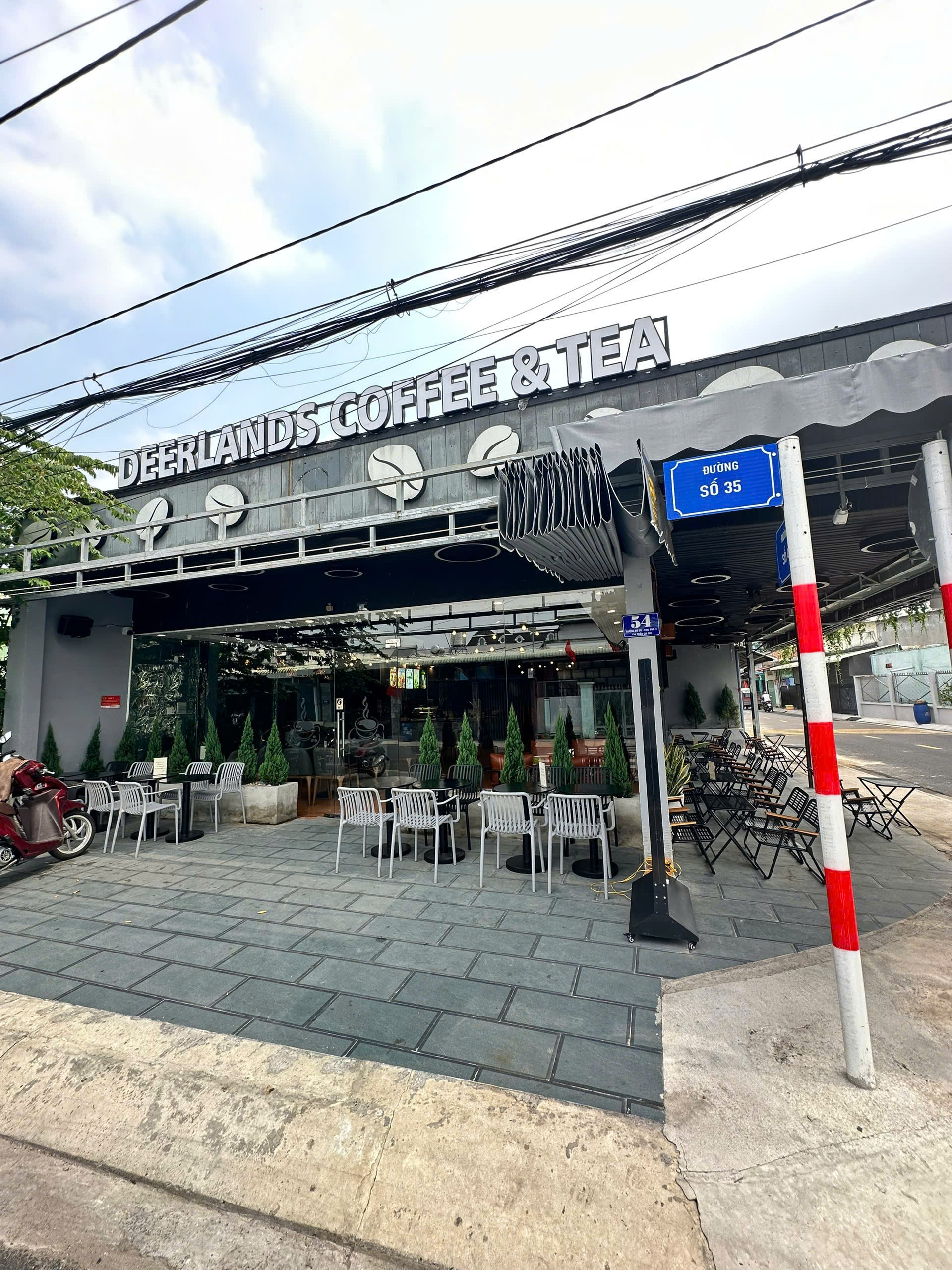 Sang quán cafe góc 2 mặt tiền ngay ngã tư – vị trí đẹp dễ nhận diện