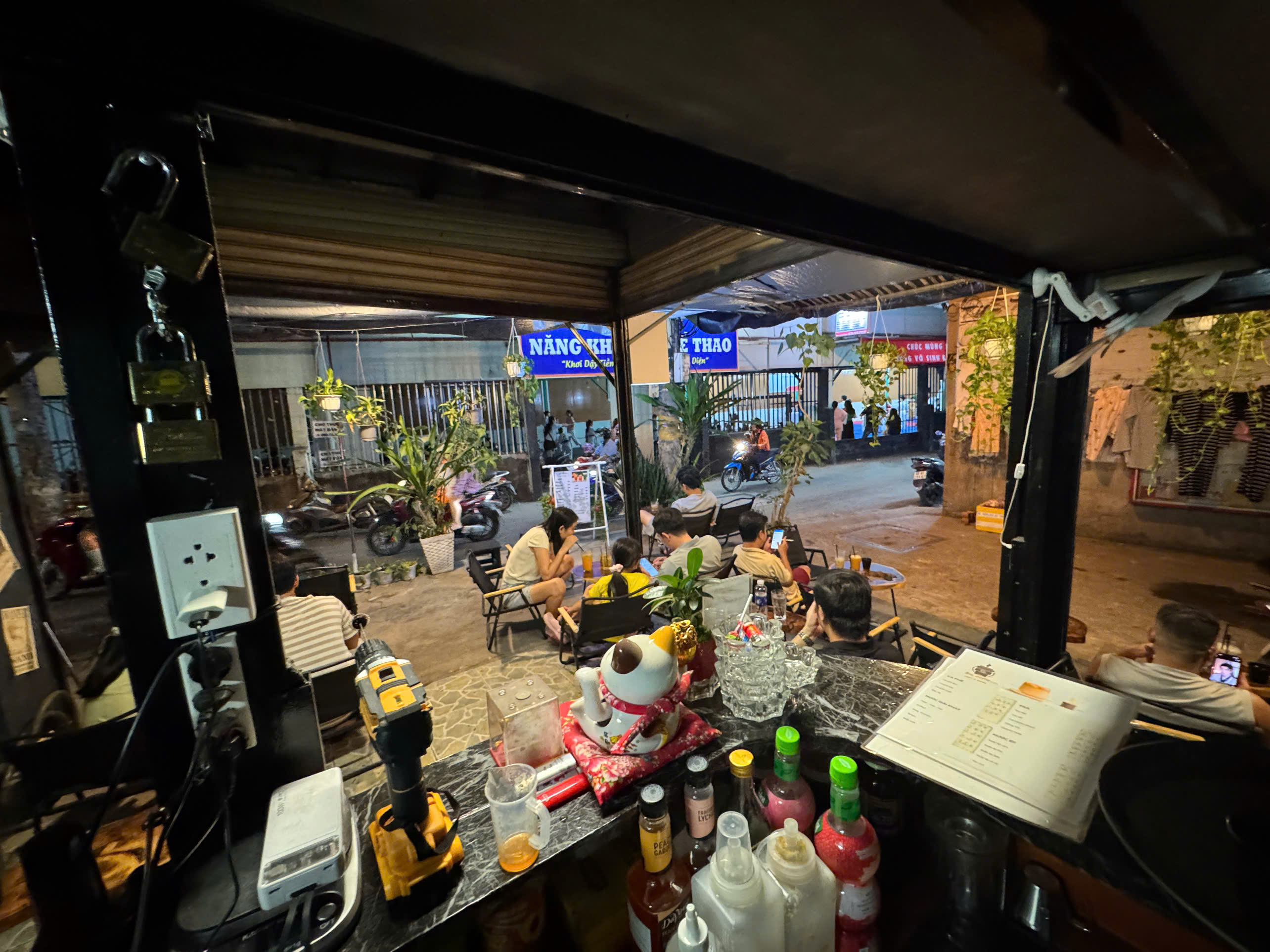 Sang nhượng quán cafe góc 2 mặt tiền hẻm đông đúc – Gò Vấp