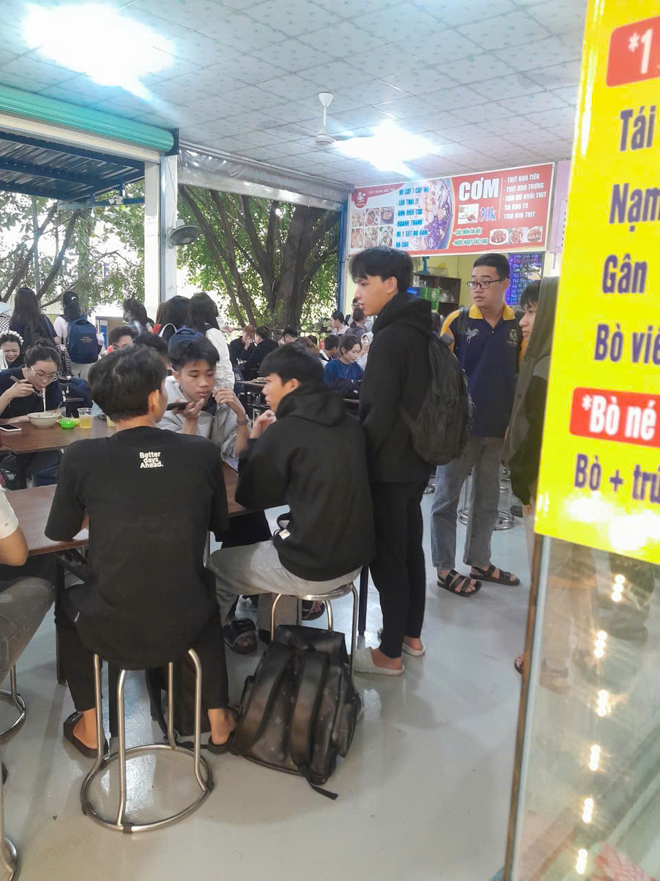  SANG GẤP MẶT BẰNG CĂN TIN TRƯỜNG ĐH – GẦN CÔNG VIÊN GIA ĐỊNH