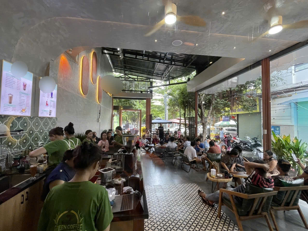 Sang quán cà phê góc 2 mặt tiền ngay chung cư Dreamhome, Phường 14, Gò Vấp