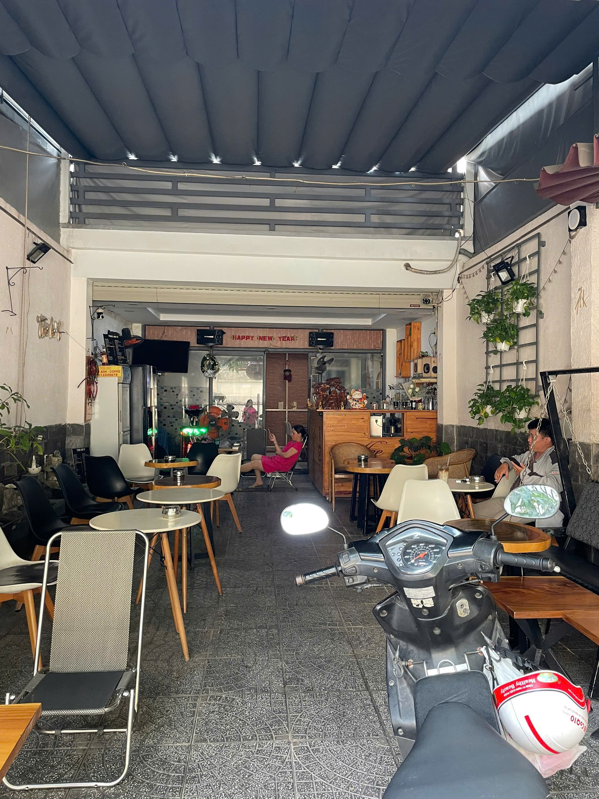 Sang quán cafe đối diện trường học , Phường 8 , Quận Gò vấp 