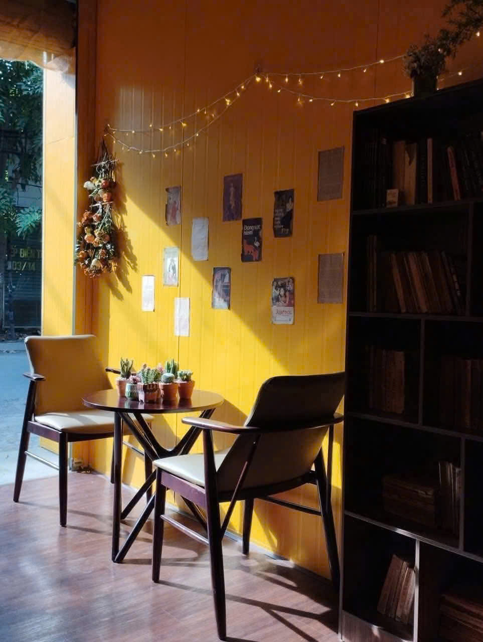 Sang quán cafe decor vintage tại đường Huỳnh Văn Nghệ, Gò Vấp.