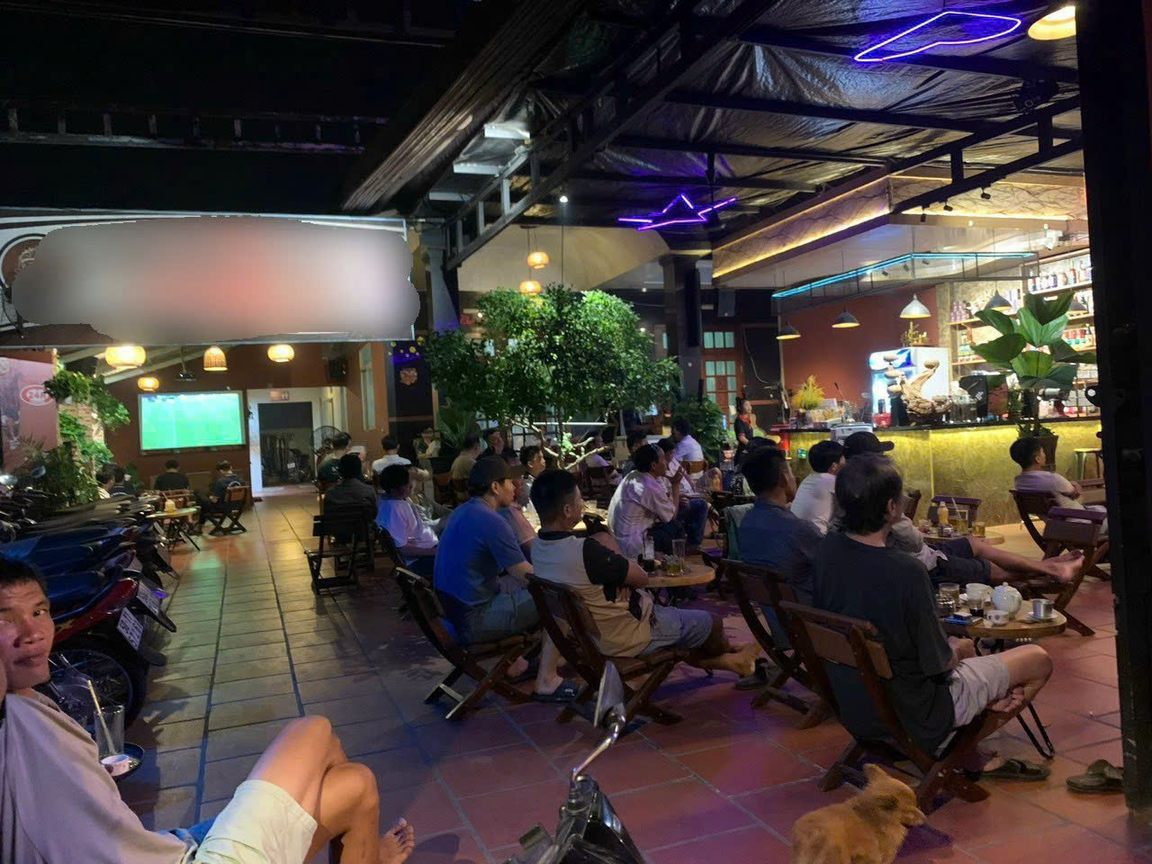 Sang quán cà phê 24h ngay ngã tư Bà Điểm, Hóc Môn 