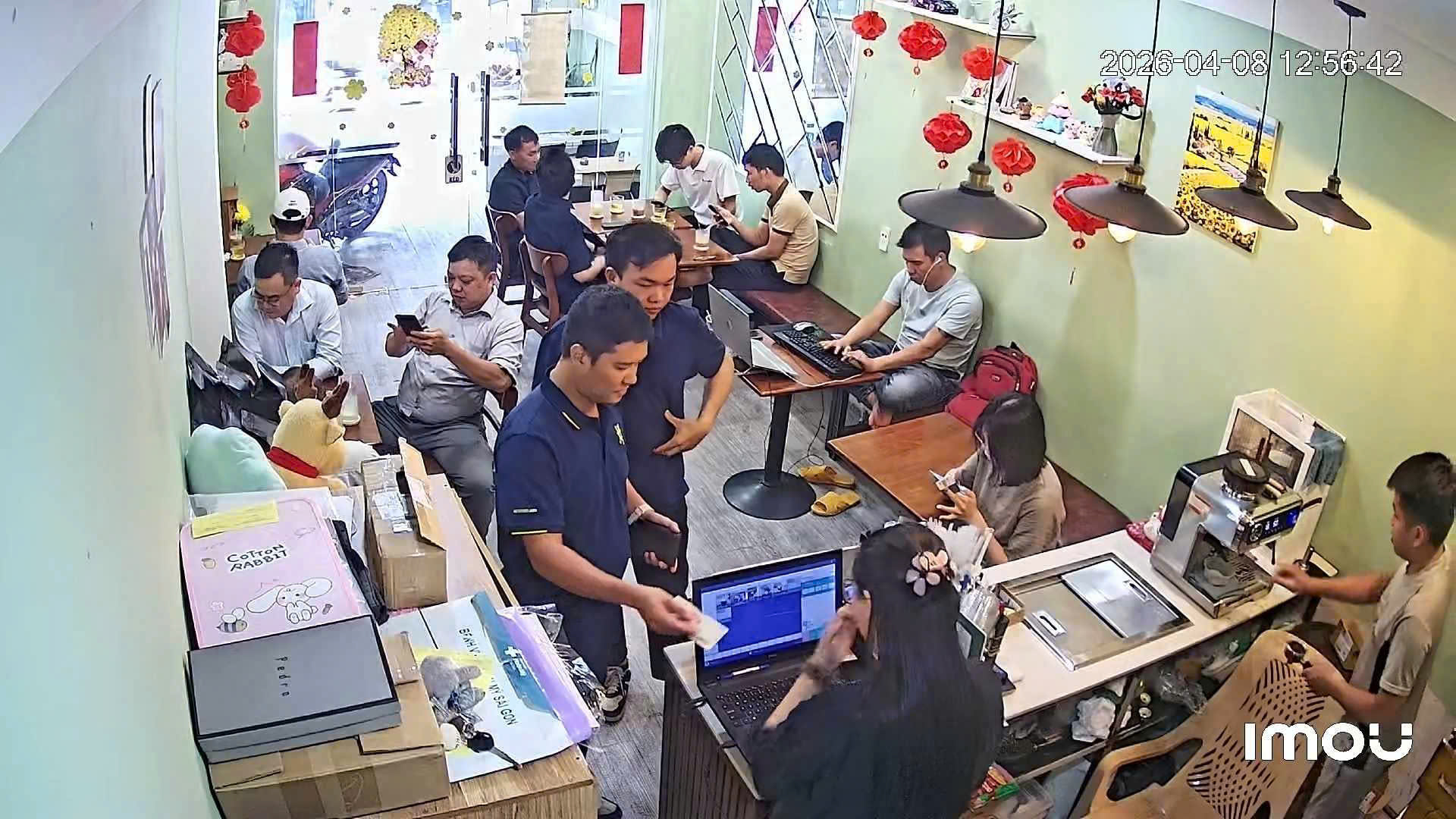 Sang quán cà phê mặt tiền Trương Quốc Dung, Phú Nhuận