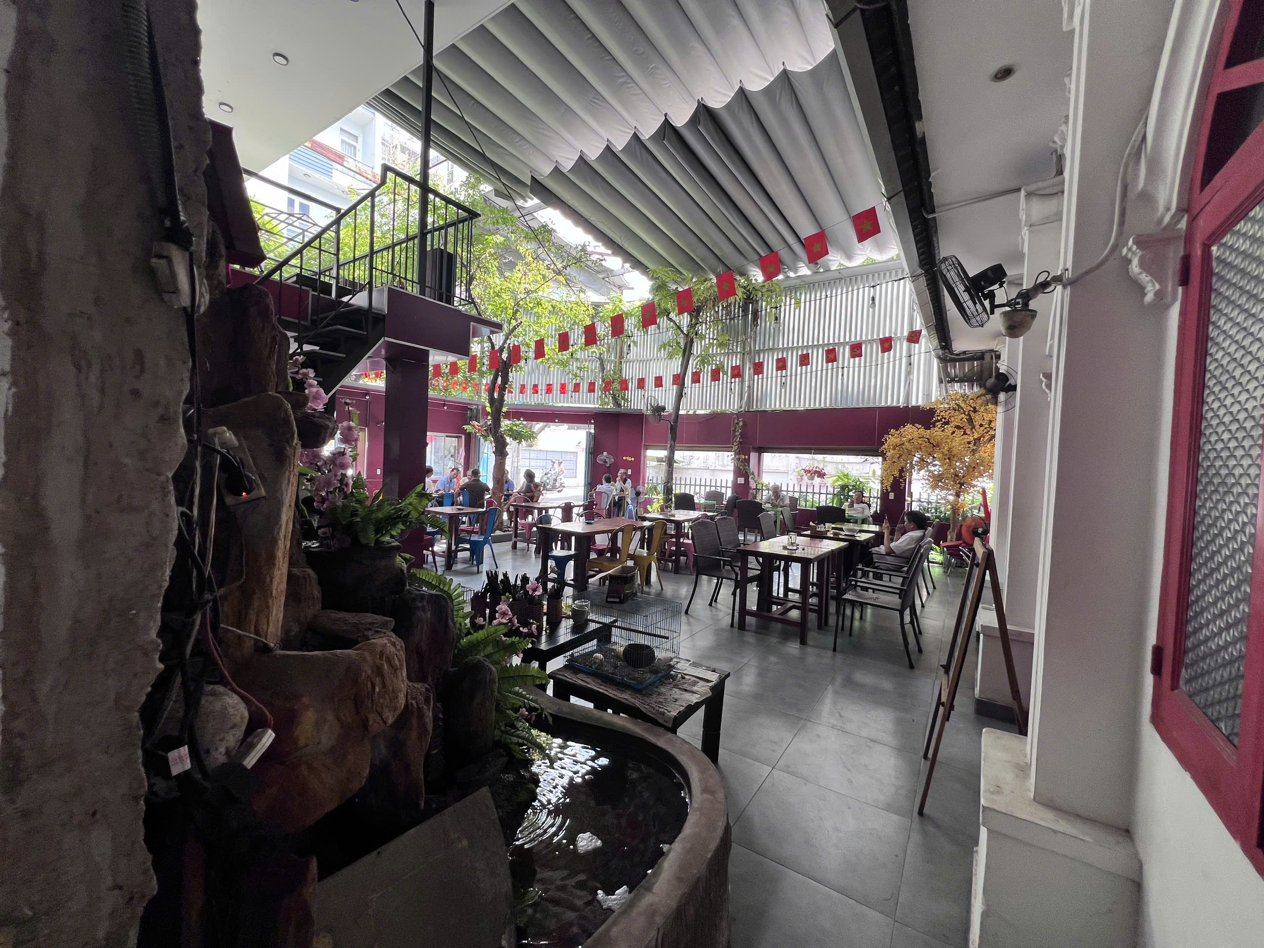 Sang quán cafe góc 2 mặt tiền, P.10, Phú Nhuận 