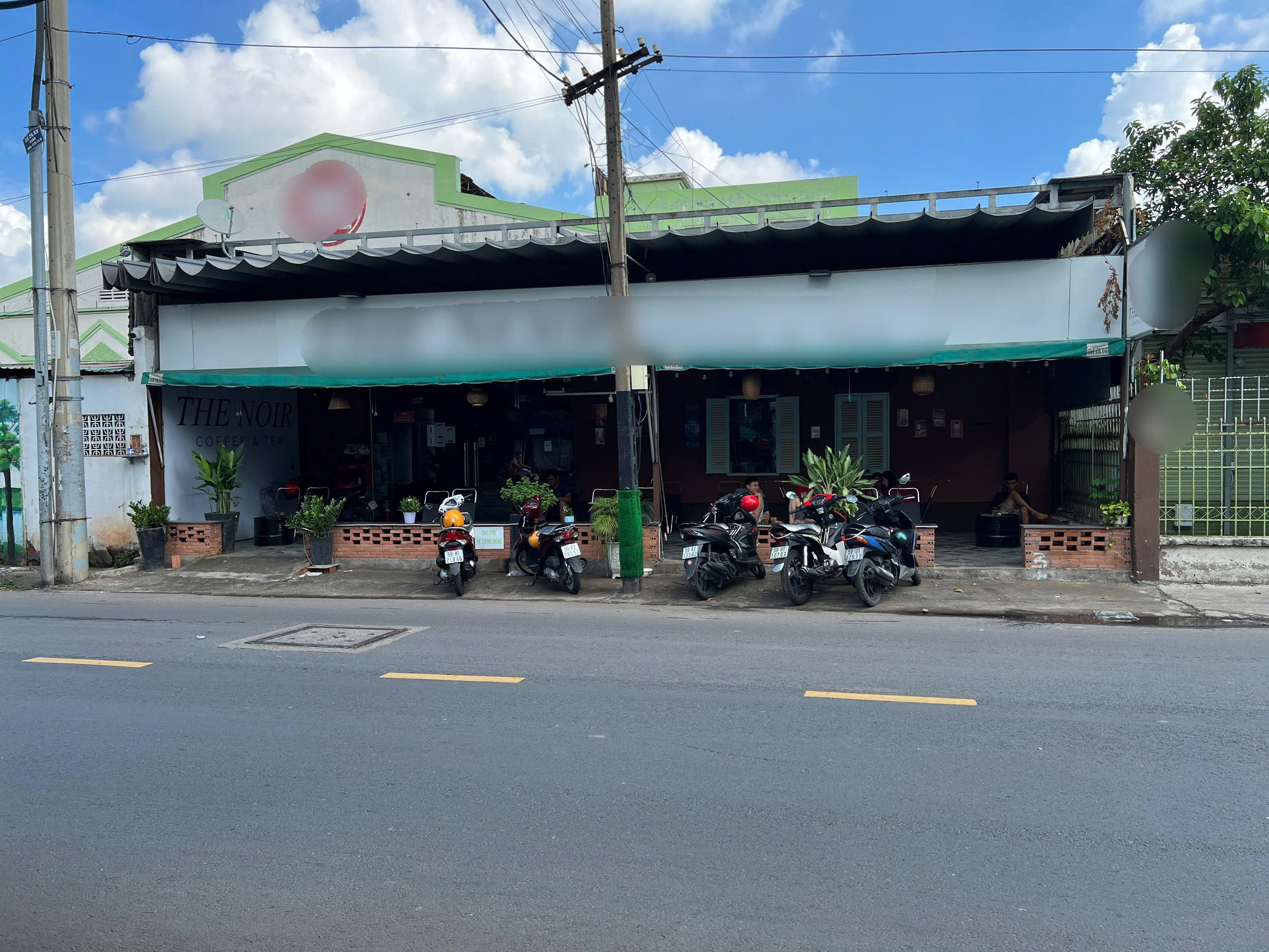 Sang quán cà phê mặt tiền 16m đường Lạc Long Quân, Quận 11 