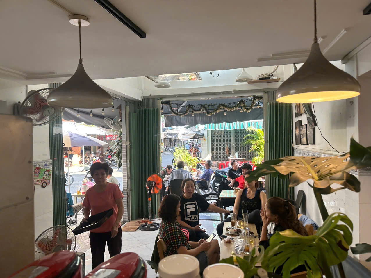 Sang quán cafe góc 2 mặt tiền – Minh Phụng, Quận 11