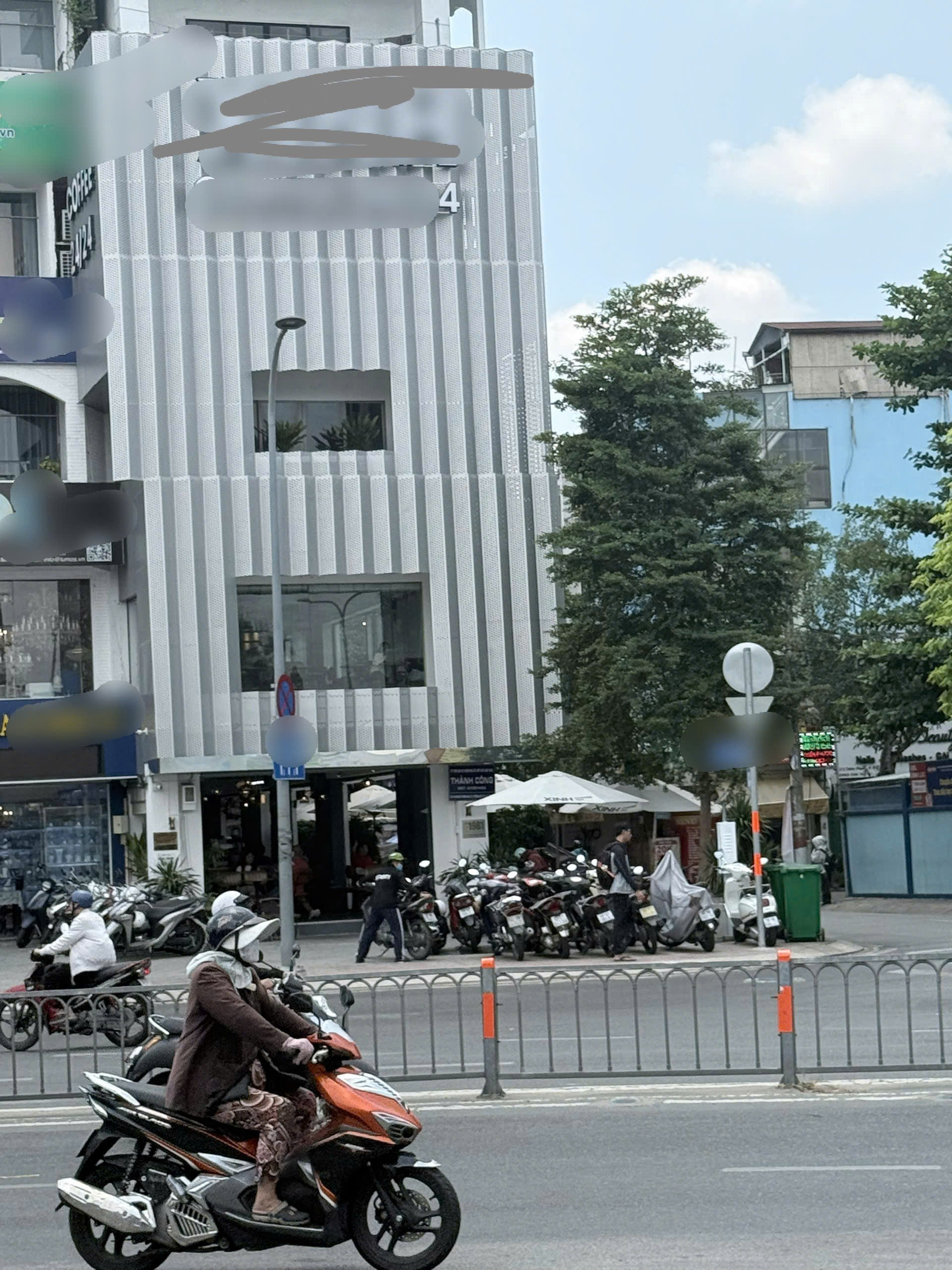 Sang nhượng quán cafe góc 2 mặt tiền tại Quận 11