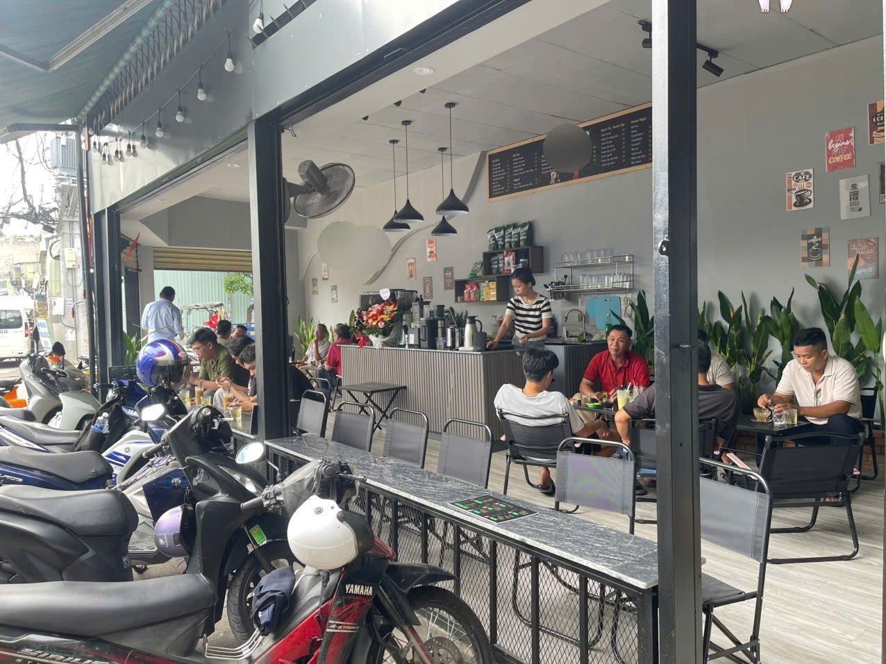 Cần sang quán cà phê máy góc 2 mặt tiền tại phường Tân Thới Hiệp, khu vực Ngã Tư Quận 12