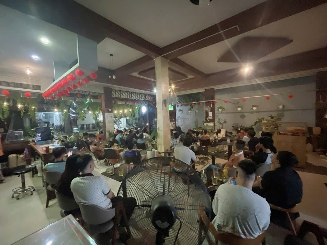 SANG QUÁN CAFE CĂN GÓC – P. HIỆP THÀNH, Q.12