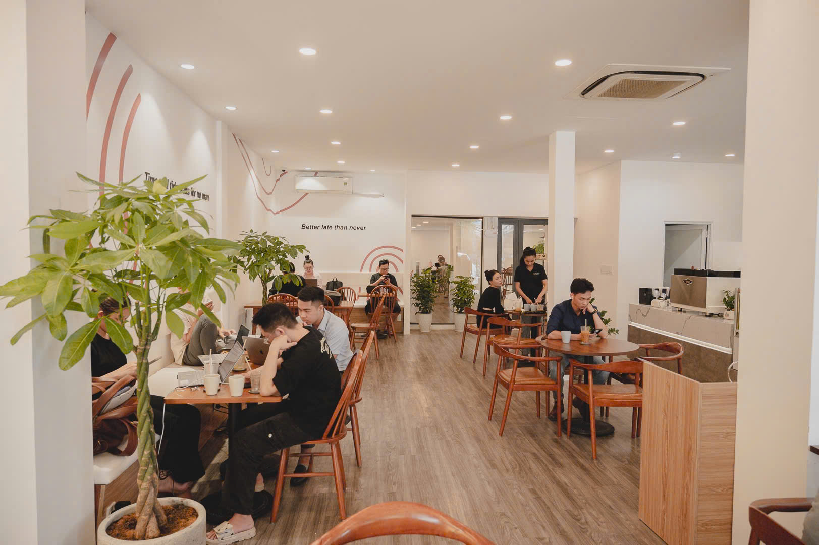 Sang quán cafe đẹp , mặt tiền đường lớn , Tân Chánh Hiệp , Q12