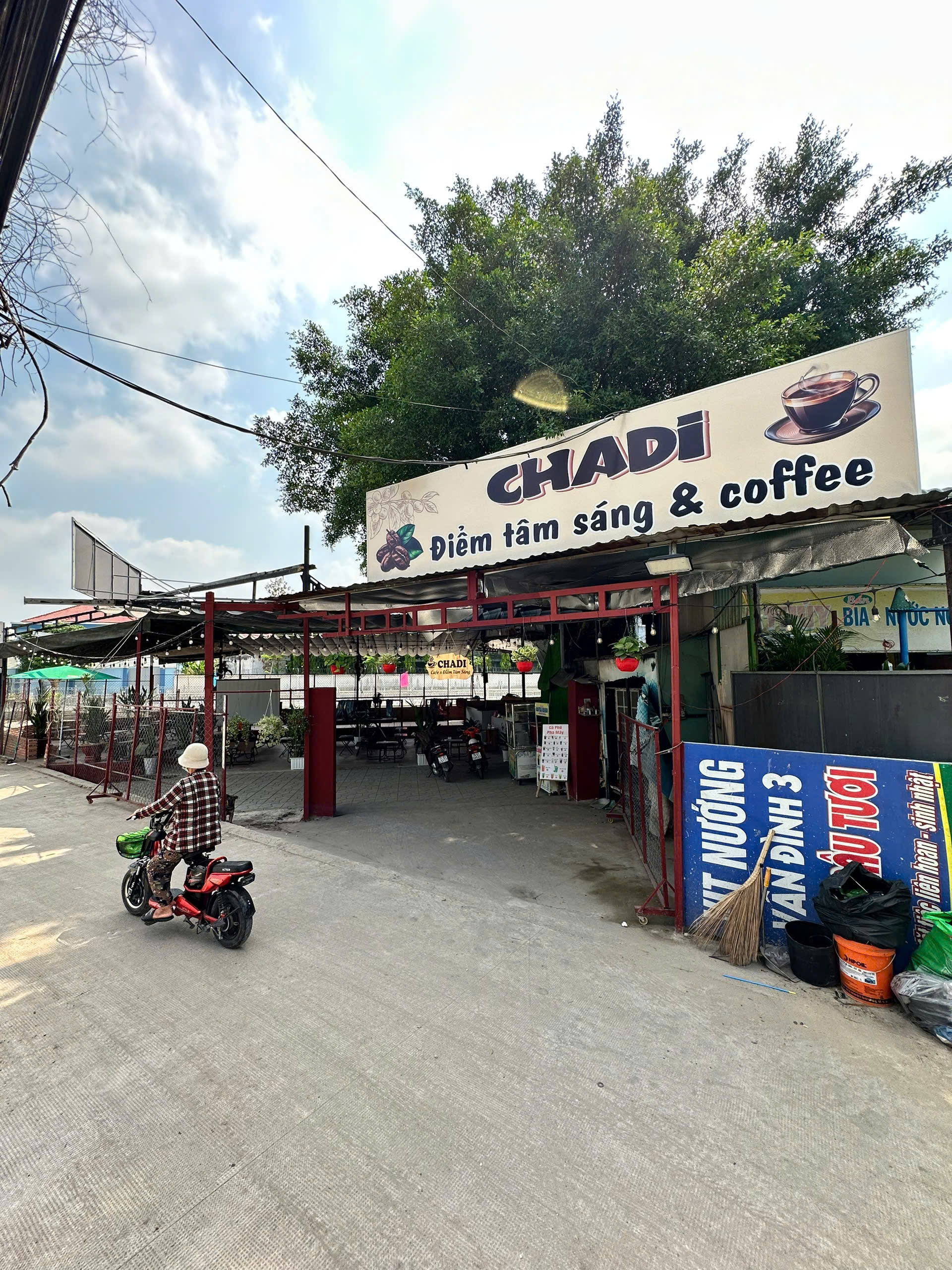  Cơ hội hiếm – quán cà phê căn góc 3 mặt tiền cực thoáng tại Hà Huy Giáp, Quận 12