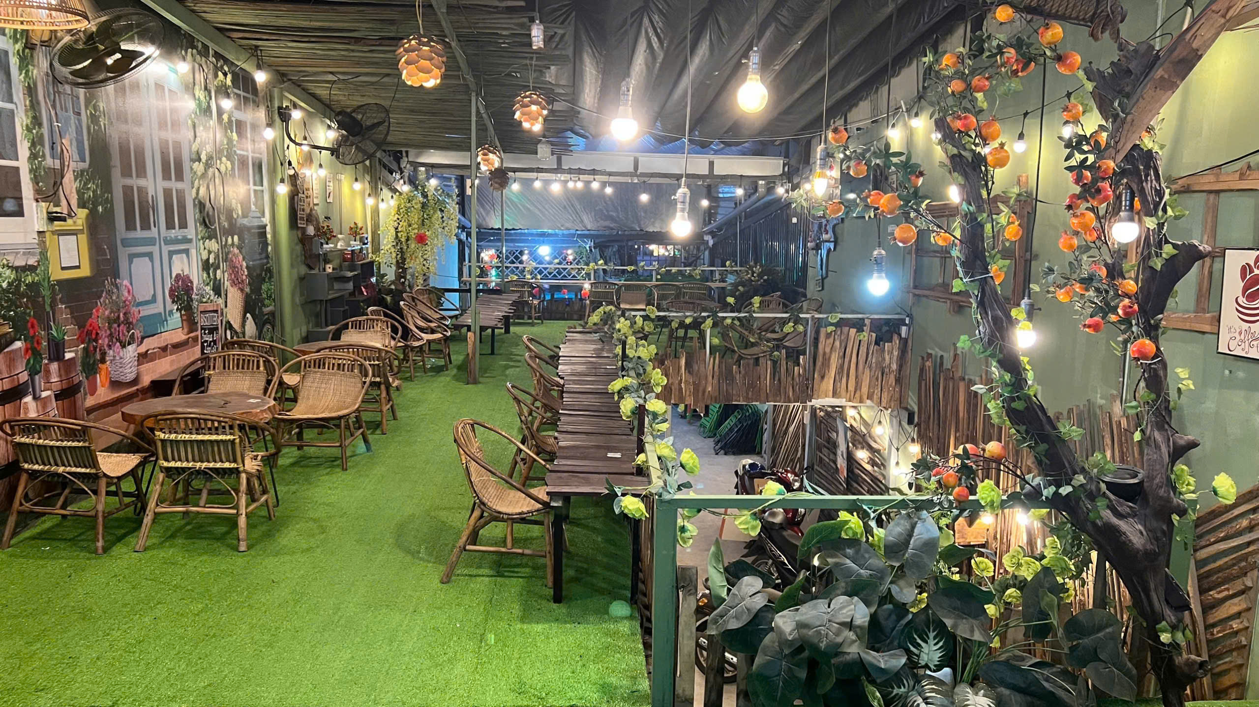 Sang quán cà phê mặt tiền đường Tô Ký, Quận 12. 