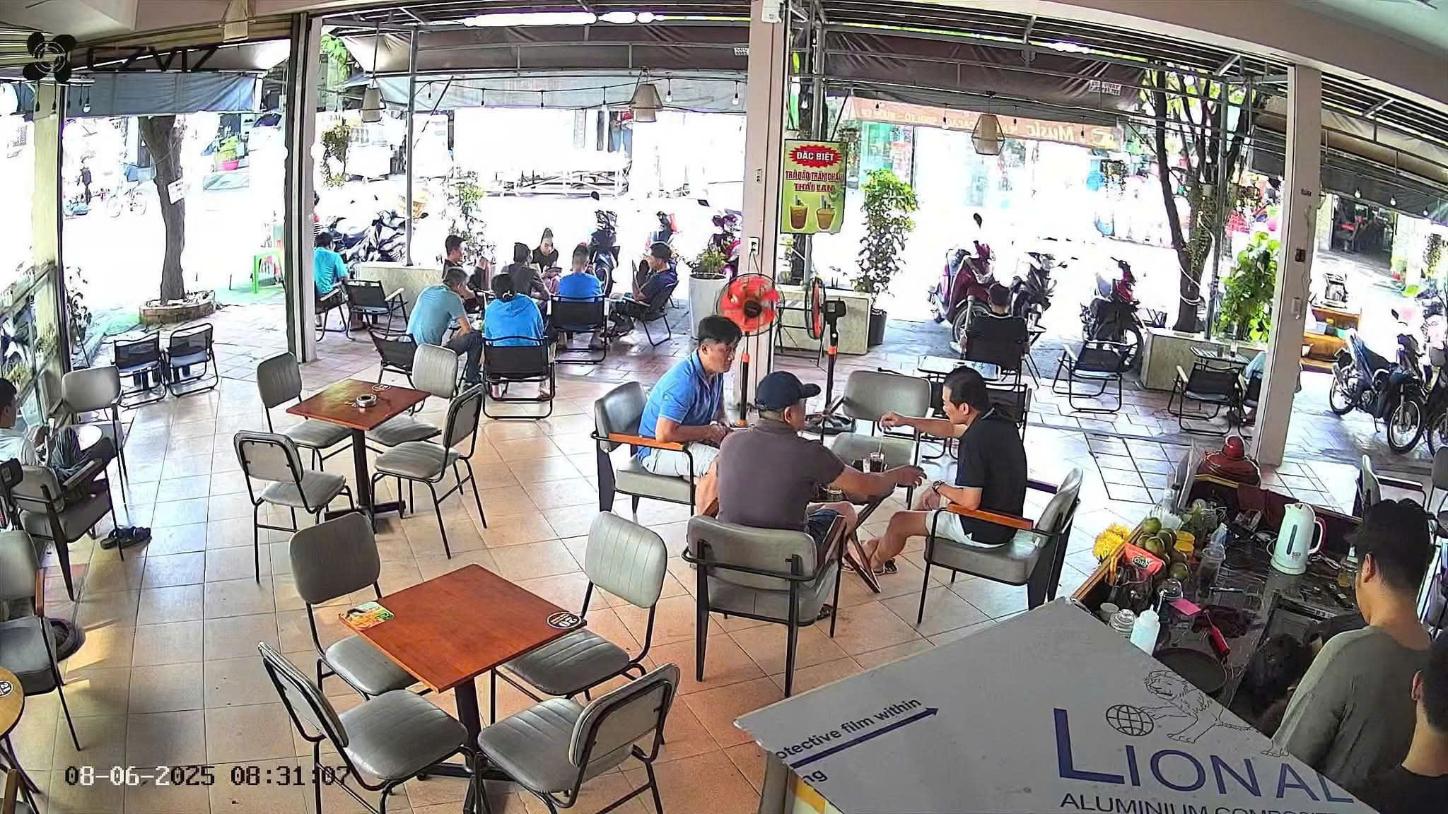 Sang quán cafe góc 2 mặt tiền đường lớn, Tân Chánh Hiệp, Quận 12 