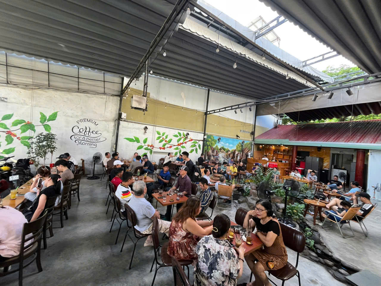 Sang quán cafe thoáng mặt tiền ngang 10m , tổng 260m2 , Gần chợ & bệnh viện , Quận 2