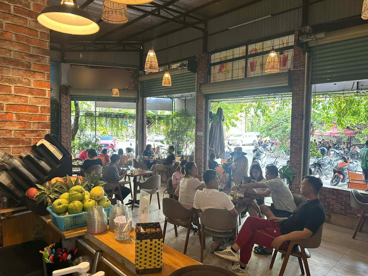 Sang quán cà phê kết hợp ăn uống, góc 2 mặt tiền ngay ngã tư Bình Trưng, Quận 2