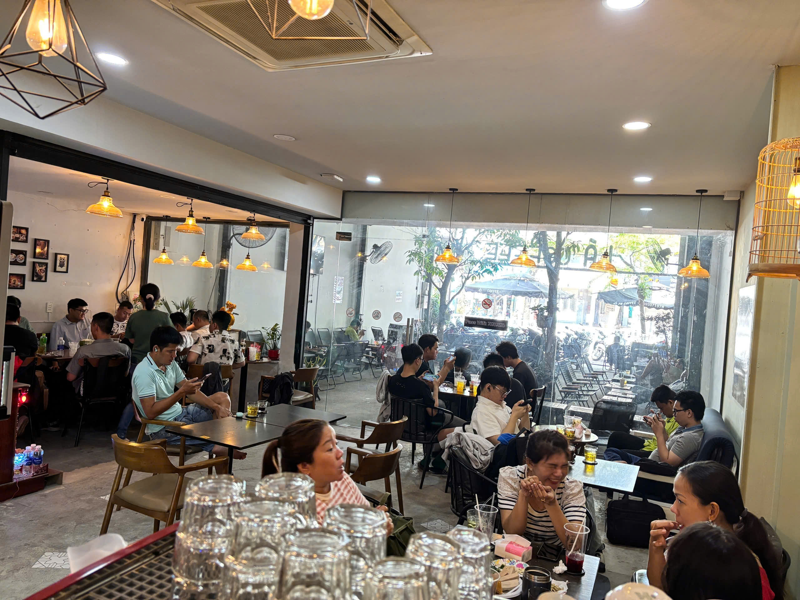 Sang quán cafe/ăn uống đang kinh doanh ổn định tại phường 11, quận 6