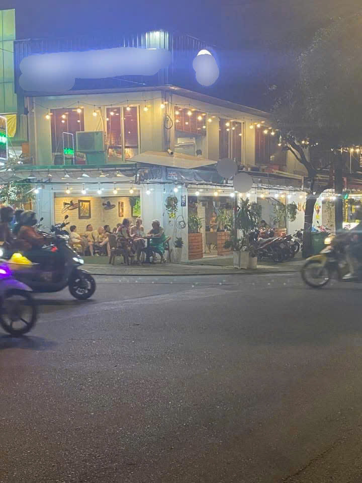 Sang nhượng quán cafe vị trí đắc địa góc 2MT, Phường 11, Quận 6