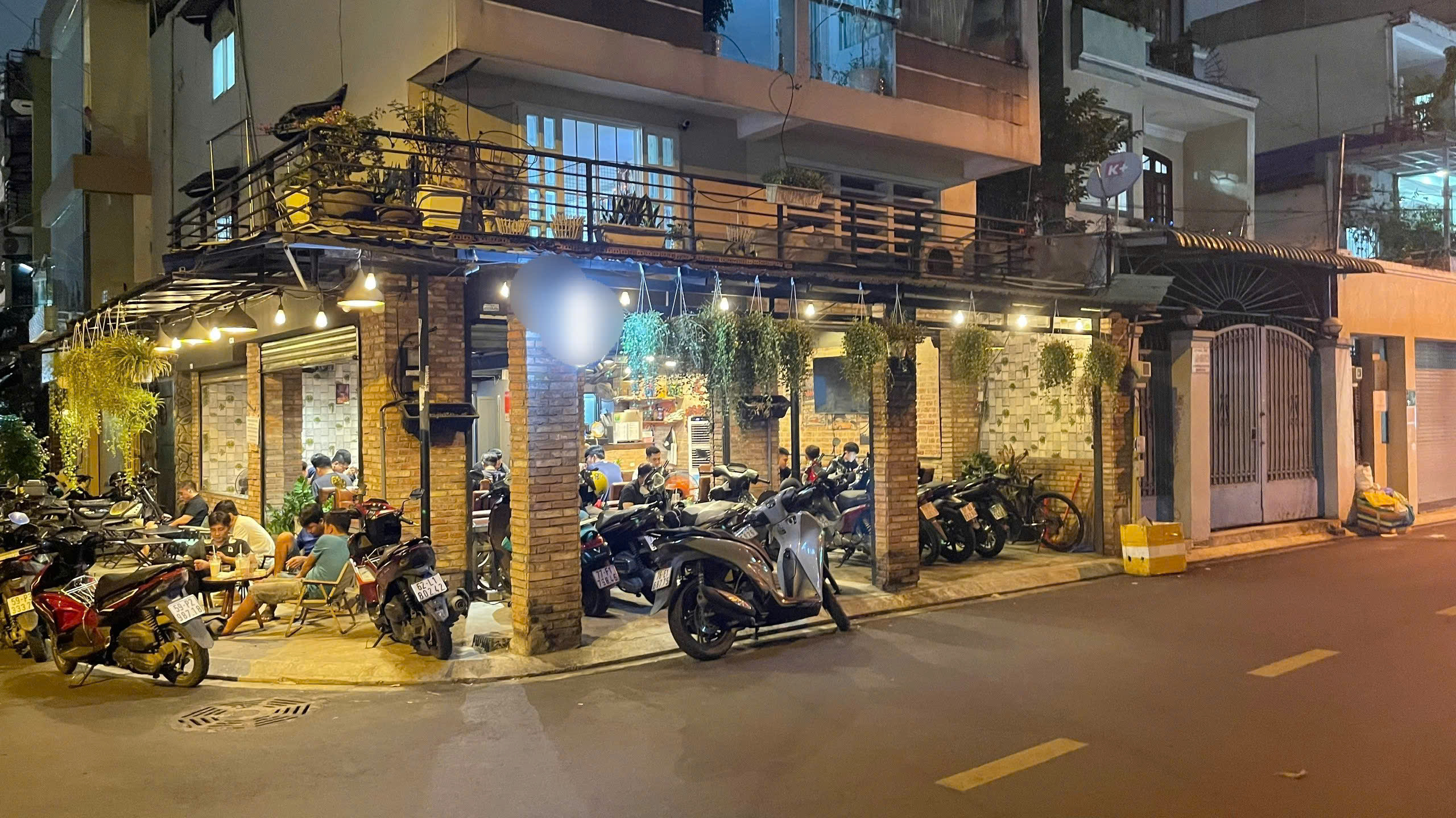 Sang quán cà phê góc 2 mặt tiền khu K300 – Bảy Hiền, Tân Bình