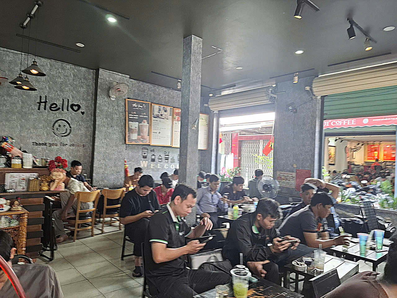 Sang quán cà phê góc 2 mặt tiền gần sân bay Tân Sơn Nhất