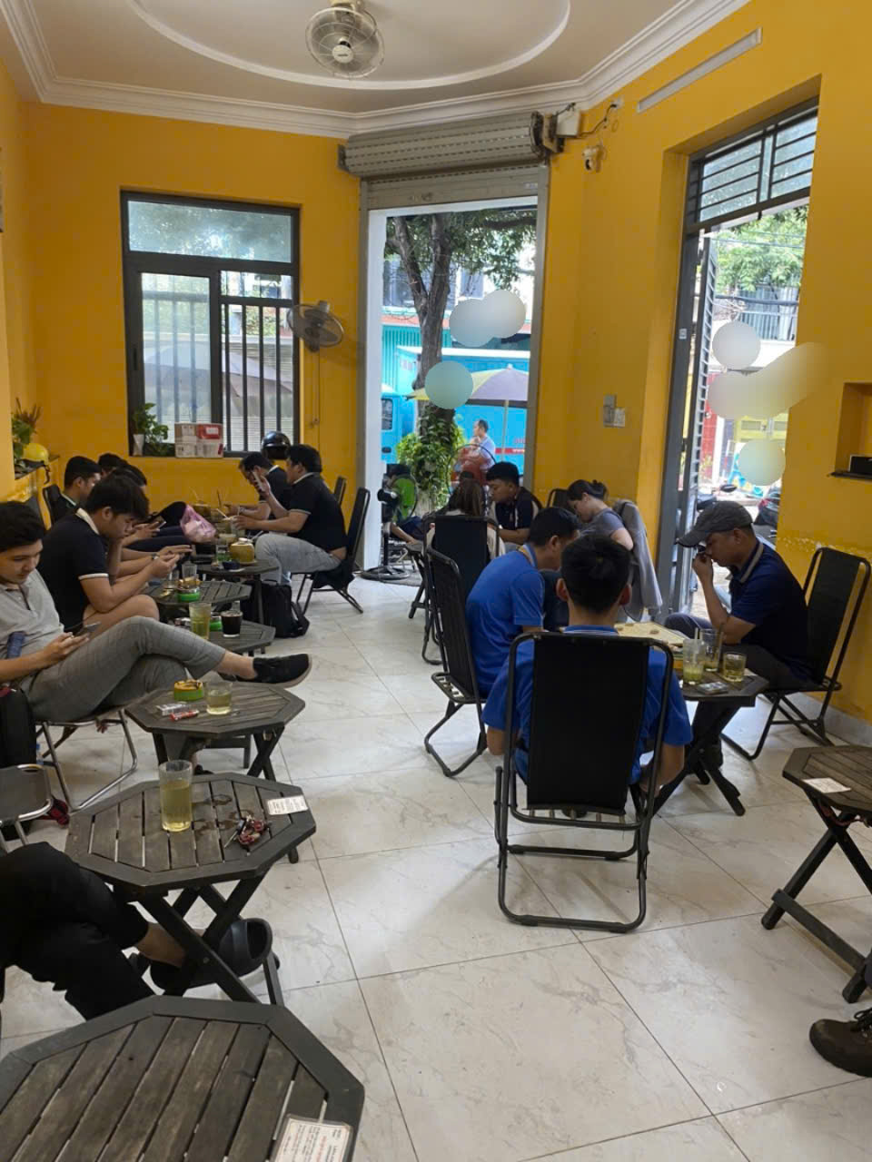 Sang quán cafe góc 2mt khu văn phòng , sát bên sân bay , Phường 4 , Quận Tân Bình