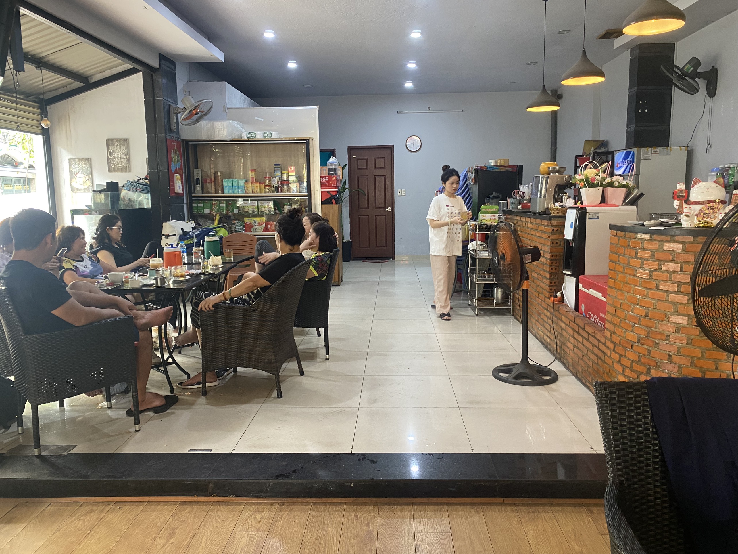 Sang quán cafe Góc 2 mt Tân Bình. 