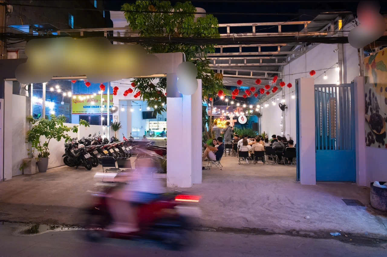 Sang quán cà phê mặt tiền Huỳnh Văn Nghệ, Tân Bình