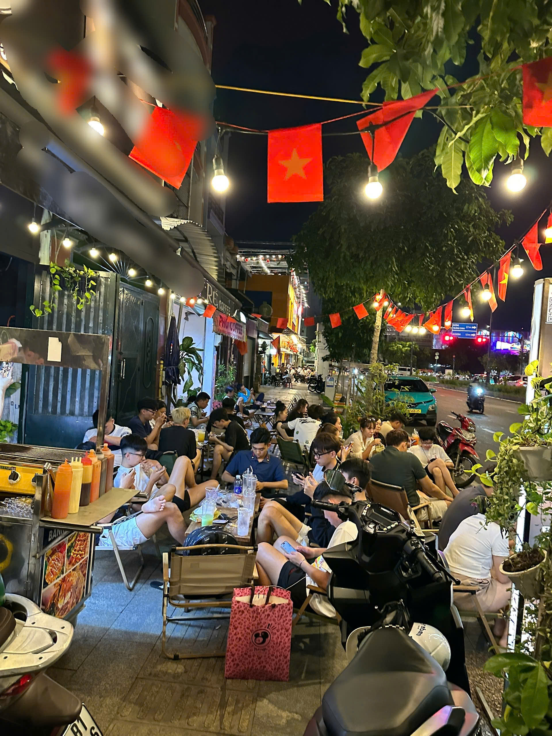 Cần sang lại quán cafe, đồ uống & ăn vặt mặt tiền đường C12, Phường 13, Tân Bình – view máy bay, gần nhà ga T3.