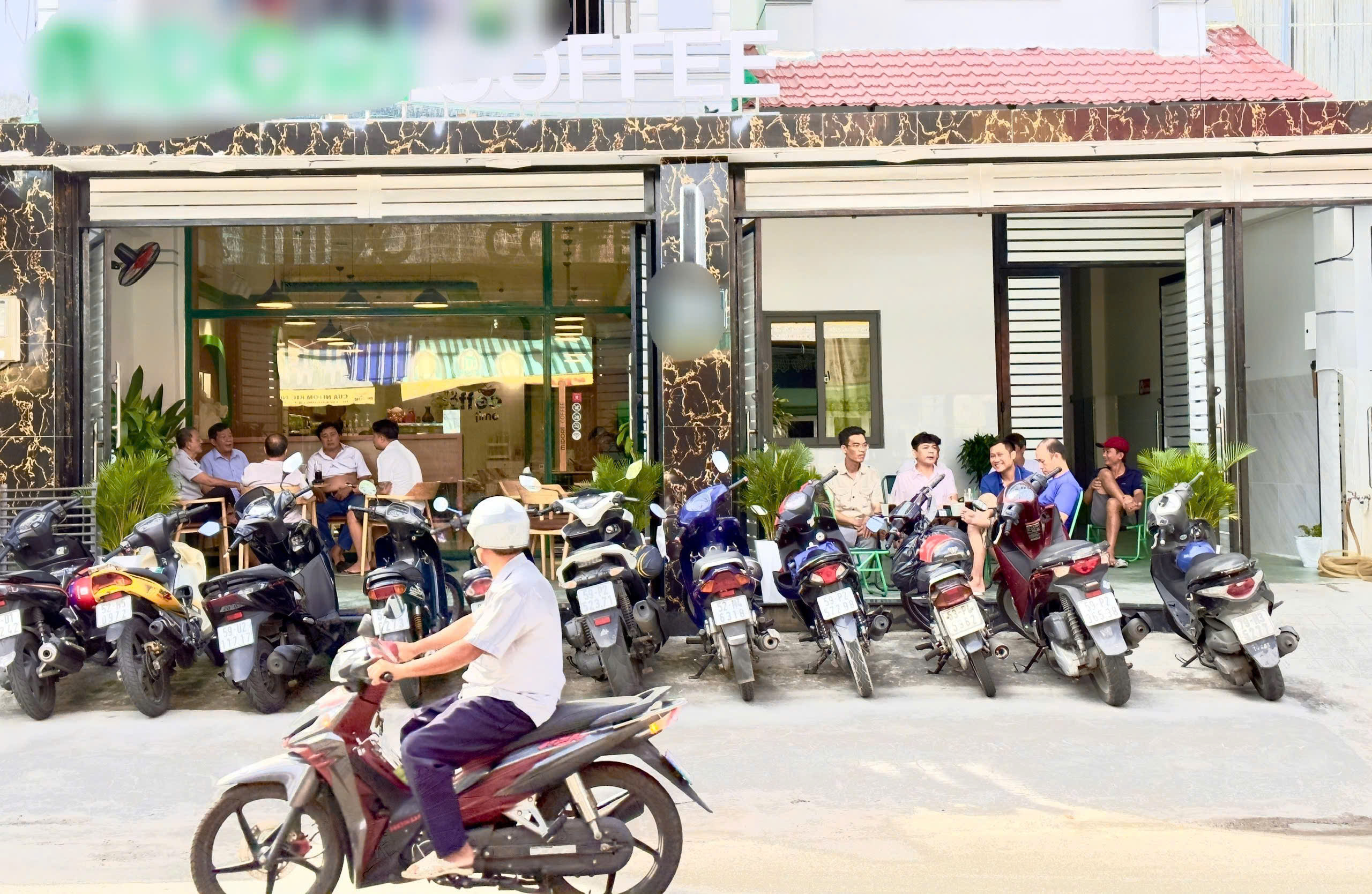 Sang quán cà phê mặt tiền Khuông Việt, Tân Phú