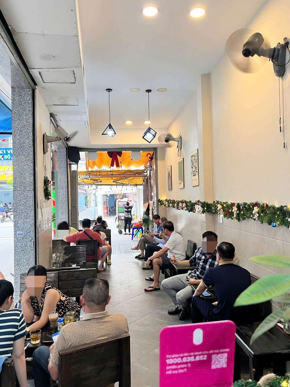 Sang quán cafe góc 2 mặt tiền ngay ngã tư đường Tân Quý, quận Tân Phú.