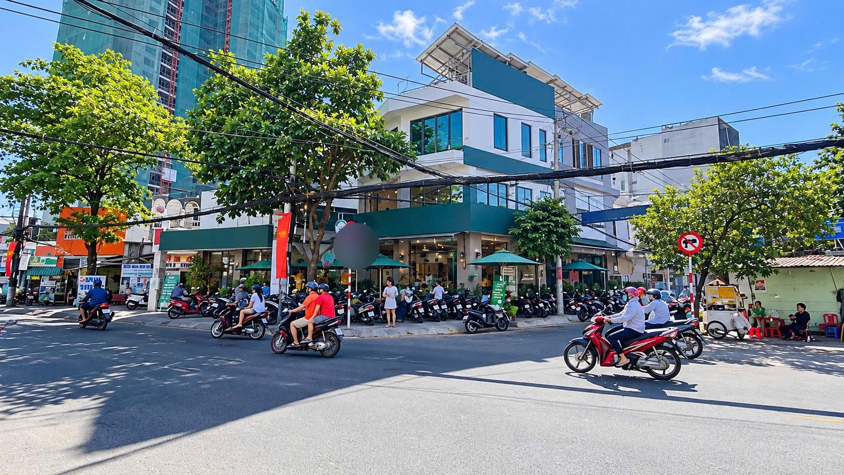 Sang quán cafe góc 2 mặt tiền Thoại Ngọc Hầu, Tân Phú