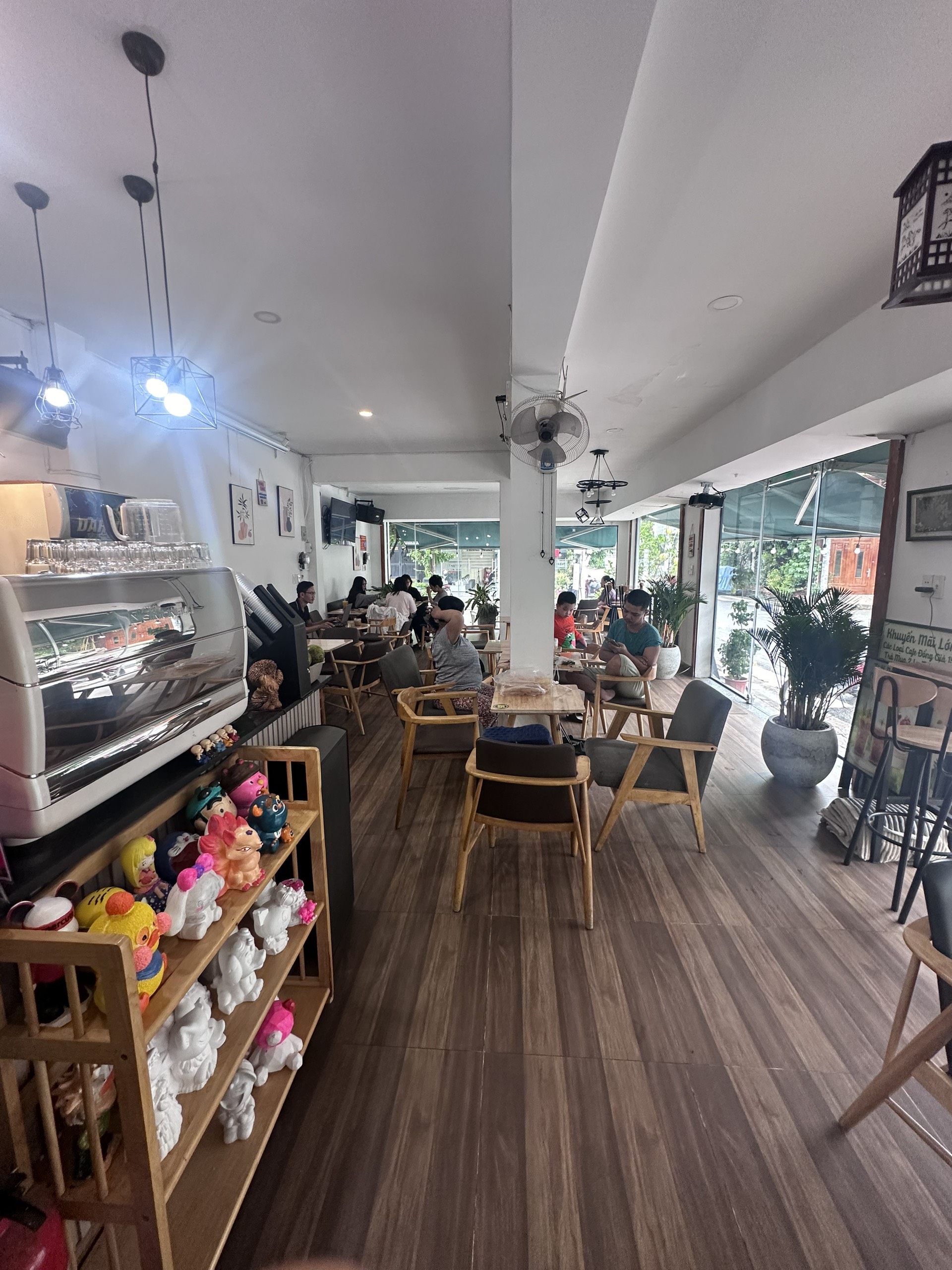 sang quán cafe máy lạnh Tân Phú