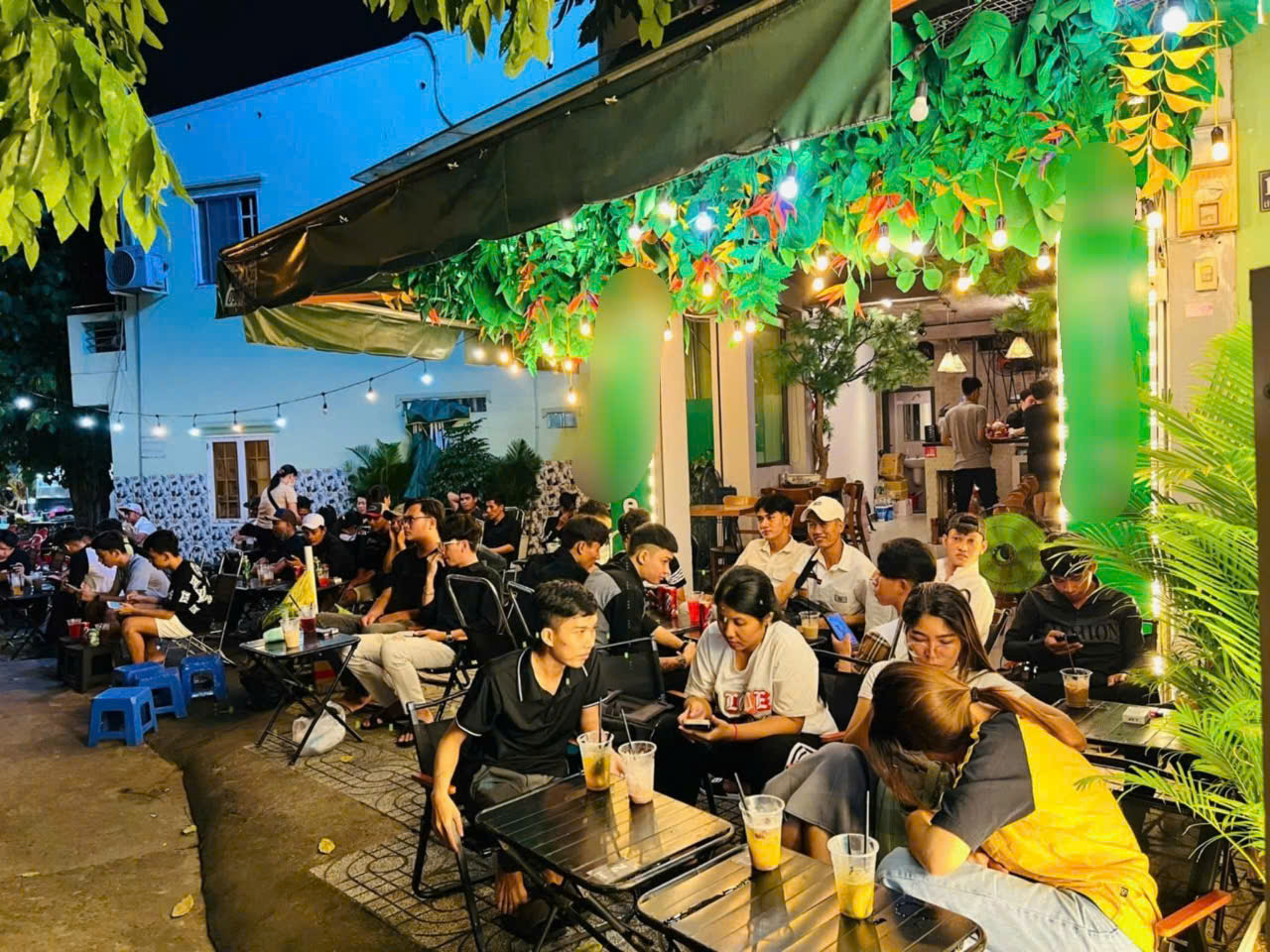 Chuyển nhượng quán cafe đang hoạt động tốt - đã có sẵn lượng khách, Quận 3