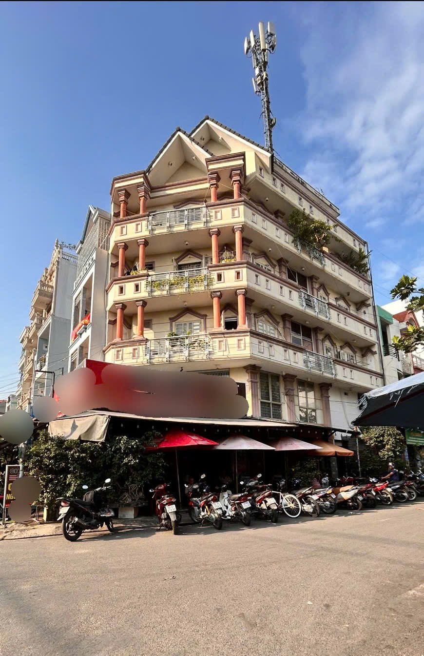Cần sang quán cà phê góc 2 mặt tiền gần chợ Tân Hương, Tân Phú
