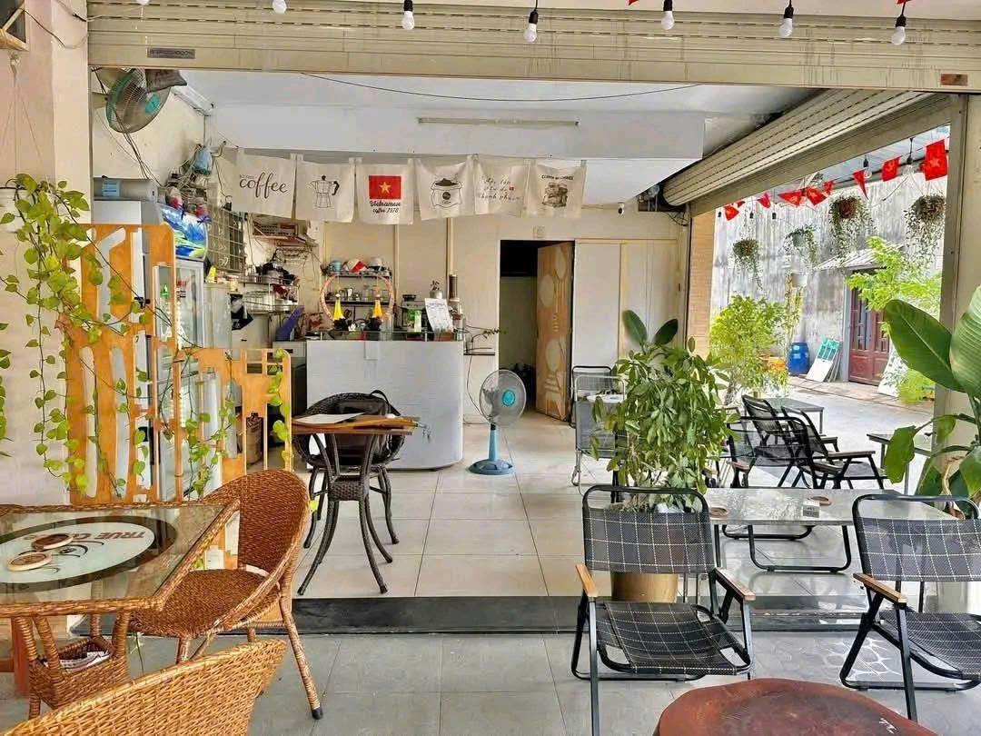 Sang quán cafe góc 2 mặt tiền tại trung tâm Quận 9