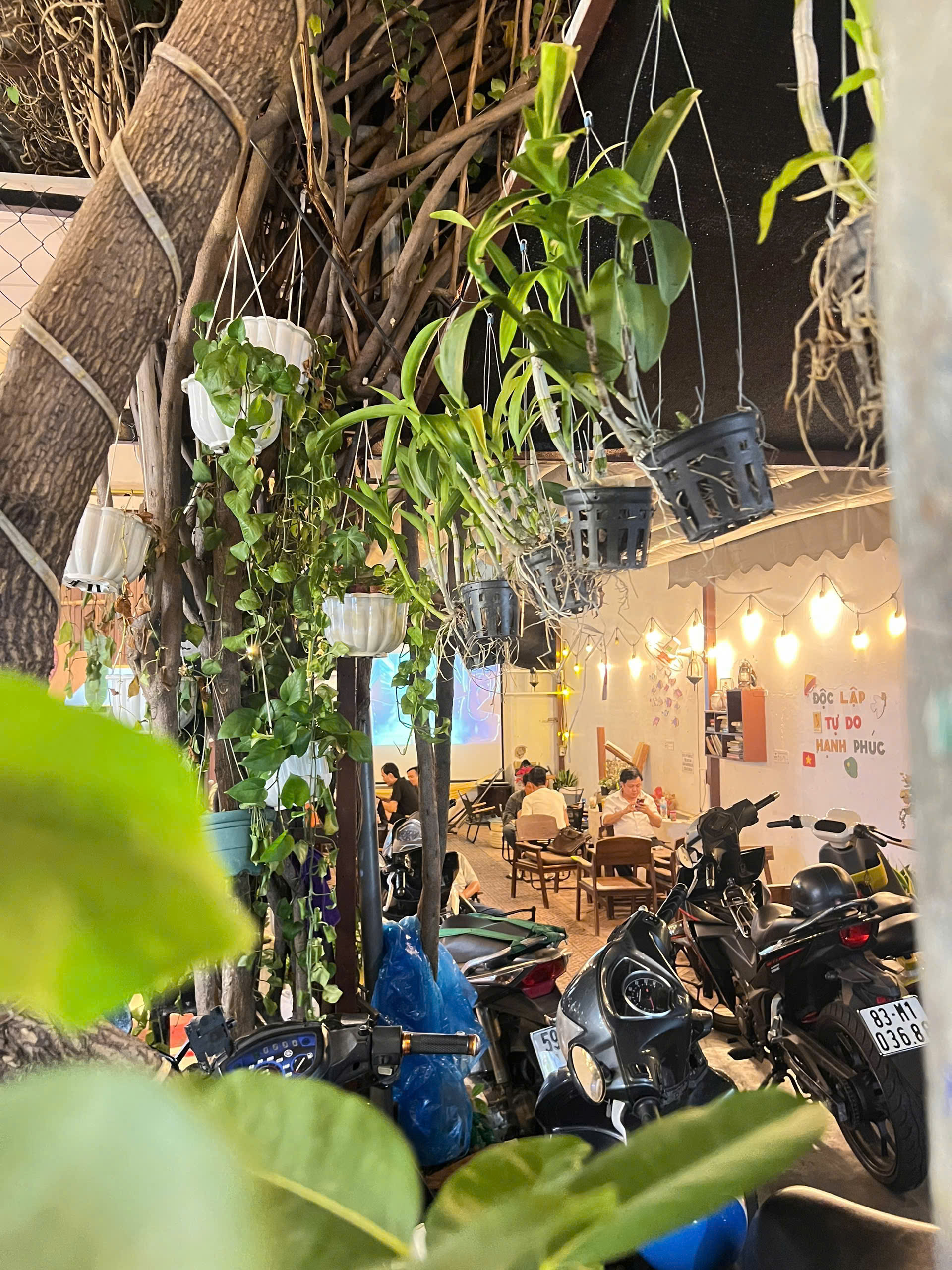 Sang quán cà phê gần Cao đẳng Công Thương – Phước Long B, Q9