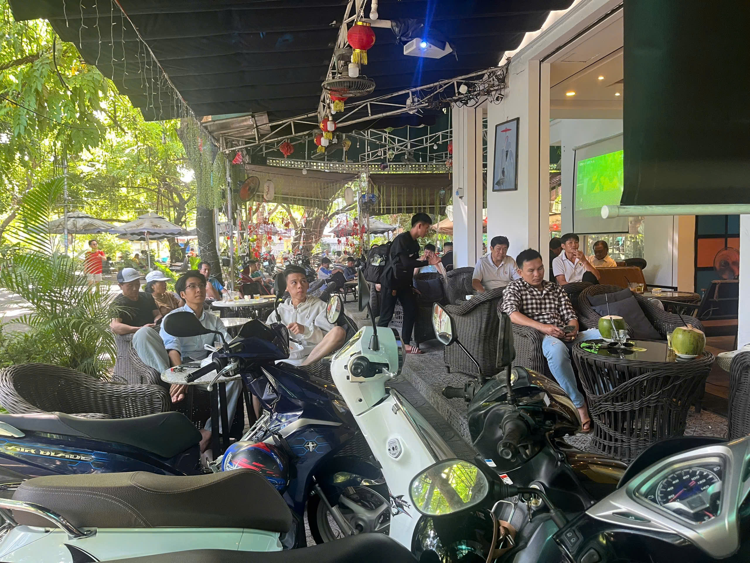 Sang quán cà phê góc 2 mặt tiền view công viên, gần Đỗ Xuân Hợp và cổng sau Đại học Văn hóa. Thủ Đức