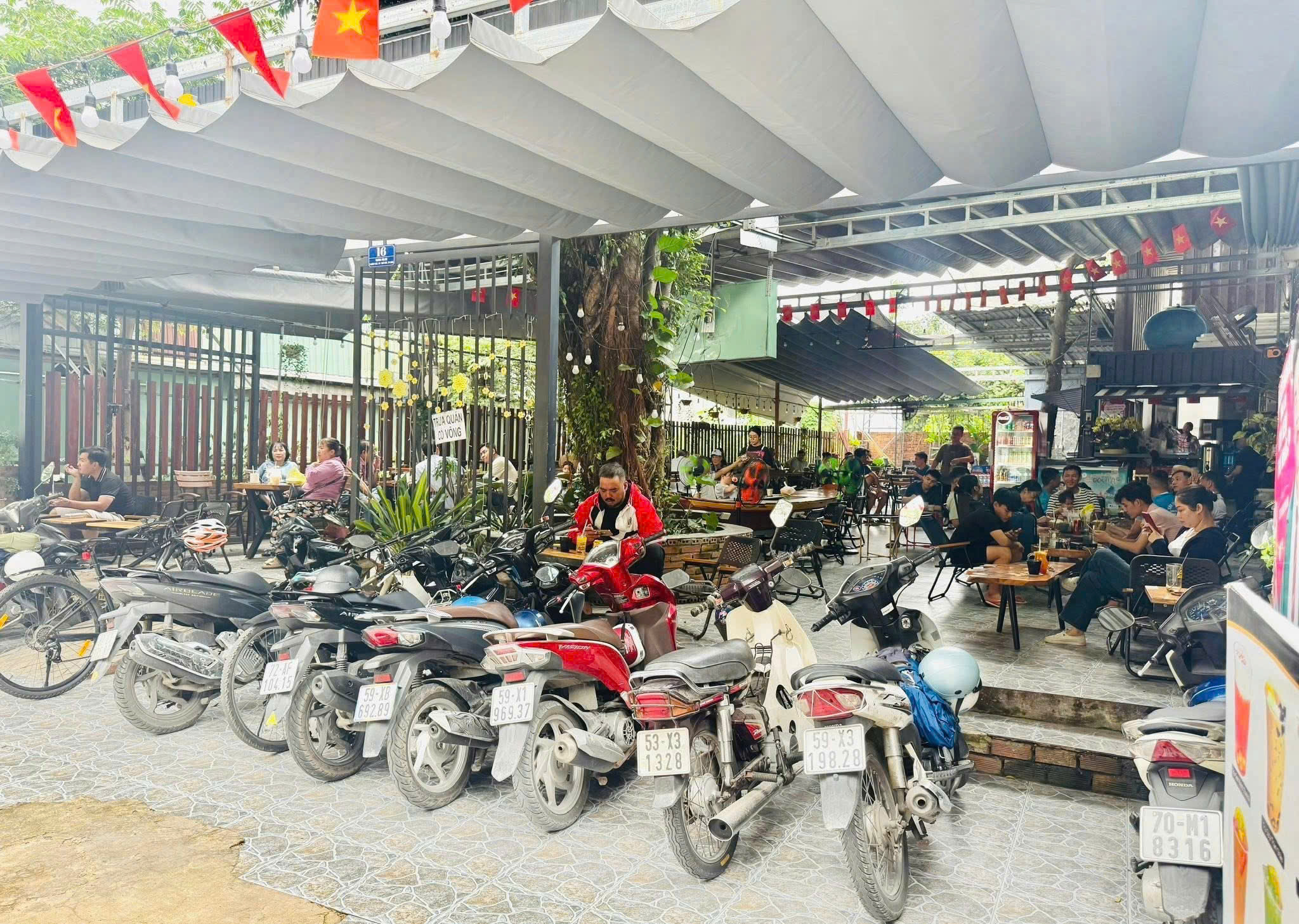 Sang quán cà phê mặt tiền Tăng Nhơn Phú, TP. Thủ Đức