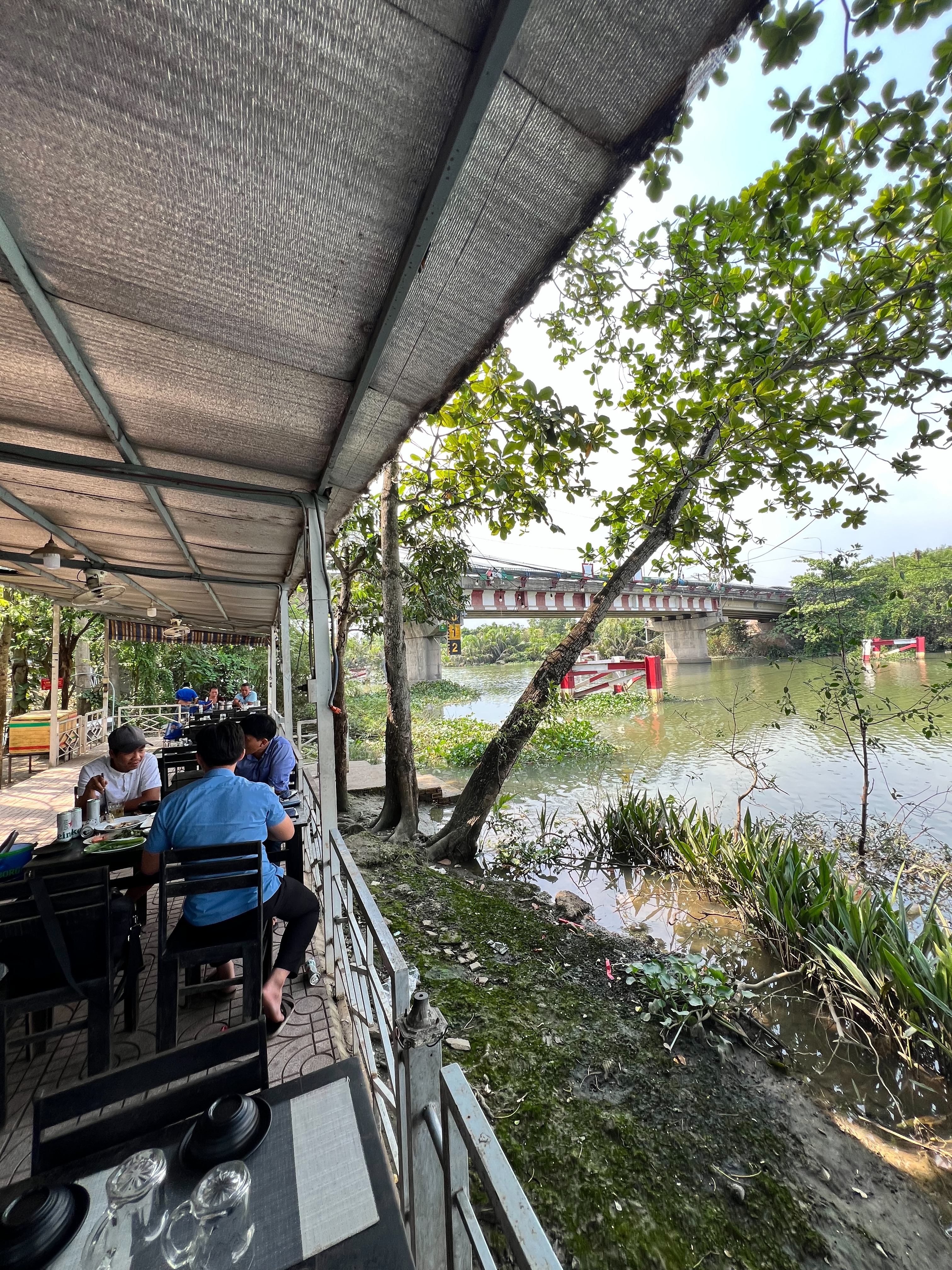 Sang nhượng nhà hàng view sông gần chung cư Vinhomes