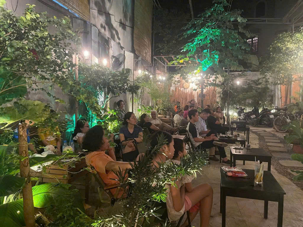 Sang quán cafe sân vườn , acoustic đẹp , Tăng nhơn Phú B , Quận 9 