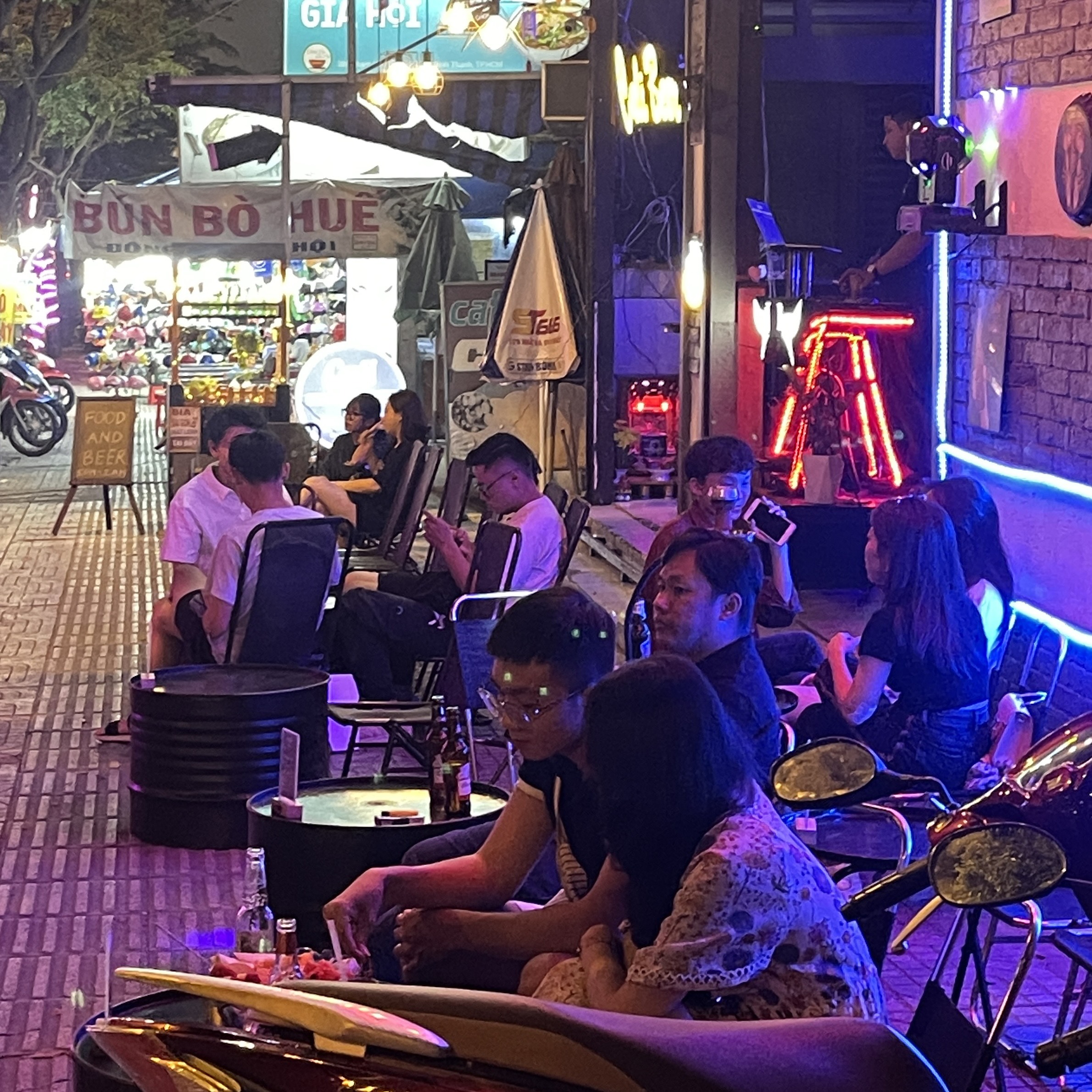 SANG QUÁN BEER STREET đường Phạm Văn Đồng