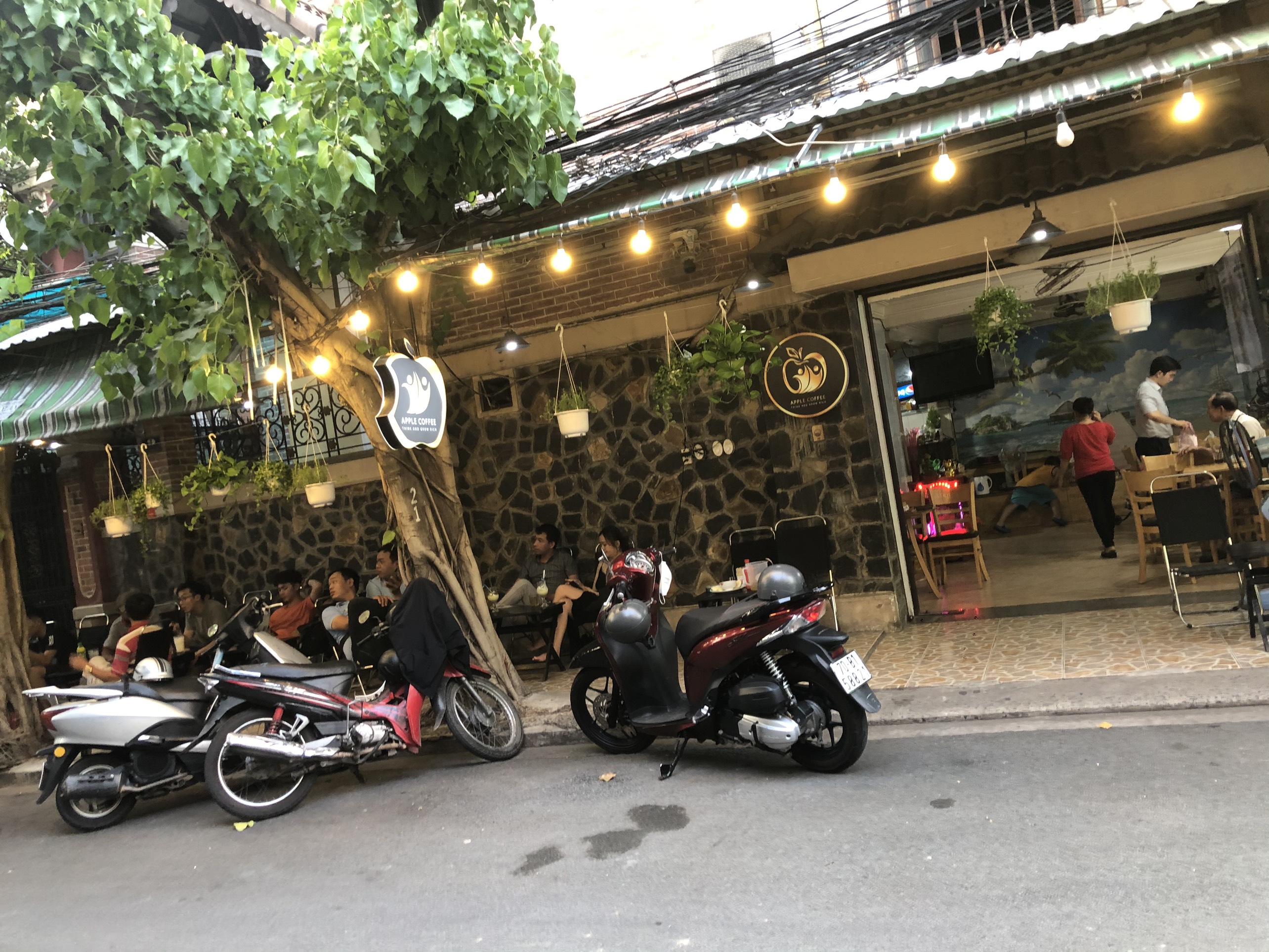 Sang quán cafe Phan Văn Sửu