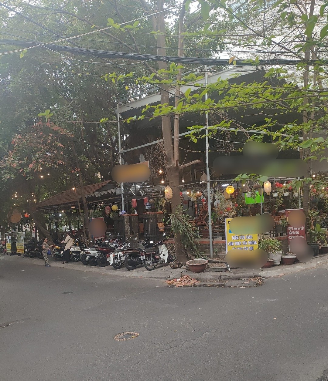 Sang Quán cafe góc 3 mặt tiền luôn có khách ổn định vào buổi sáng , Quận Tân Phú 
