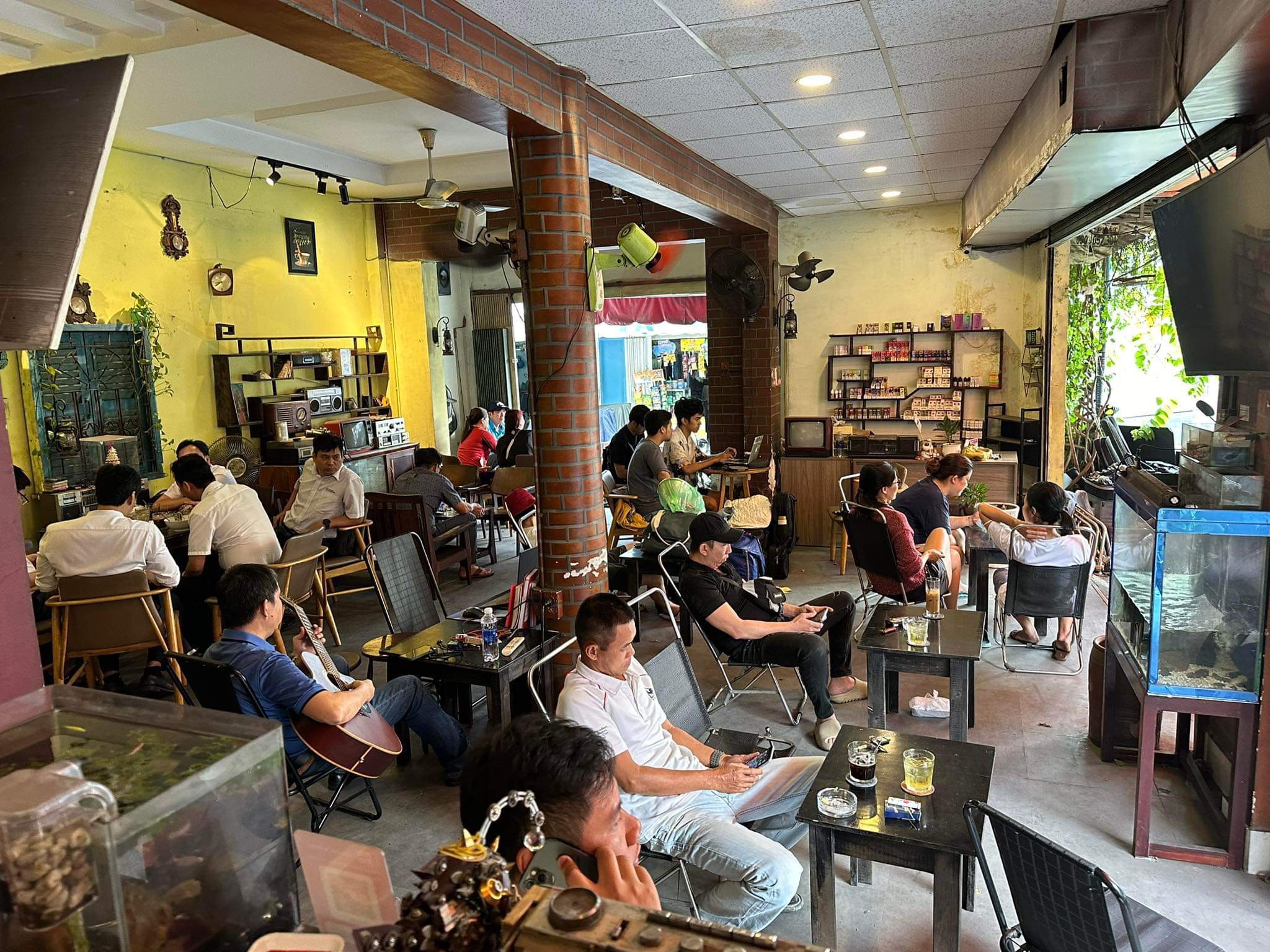 Sang quán cafe góc 2 MT đường lớn , Quận Tân Phú